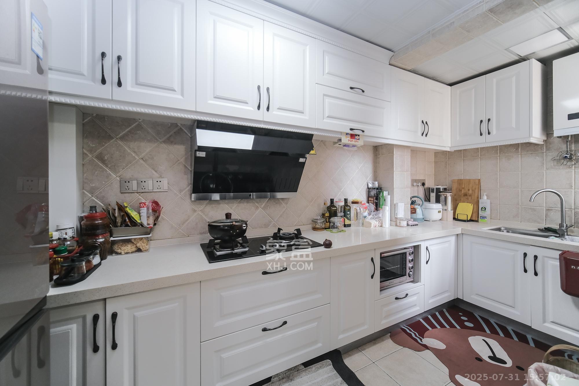 保利香槟国际  2室2厅1卫    79.8万 保利香槟国际  2室2厅1卫    79.8万厨房