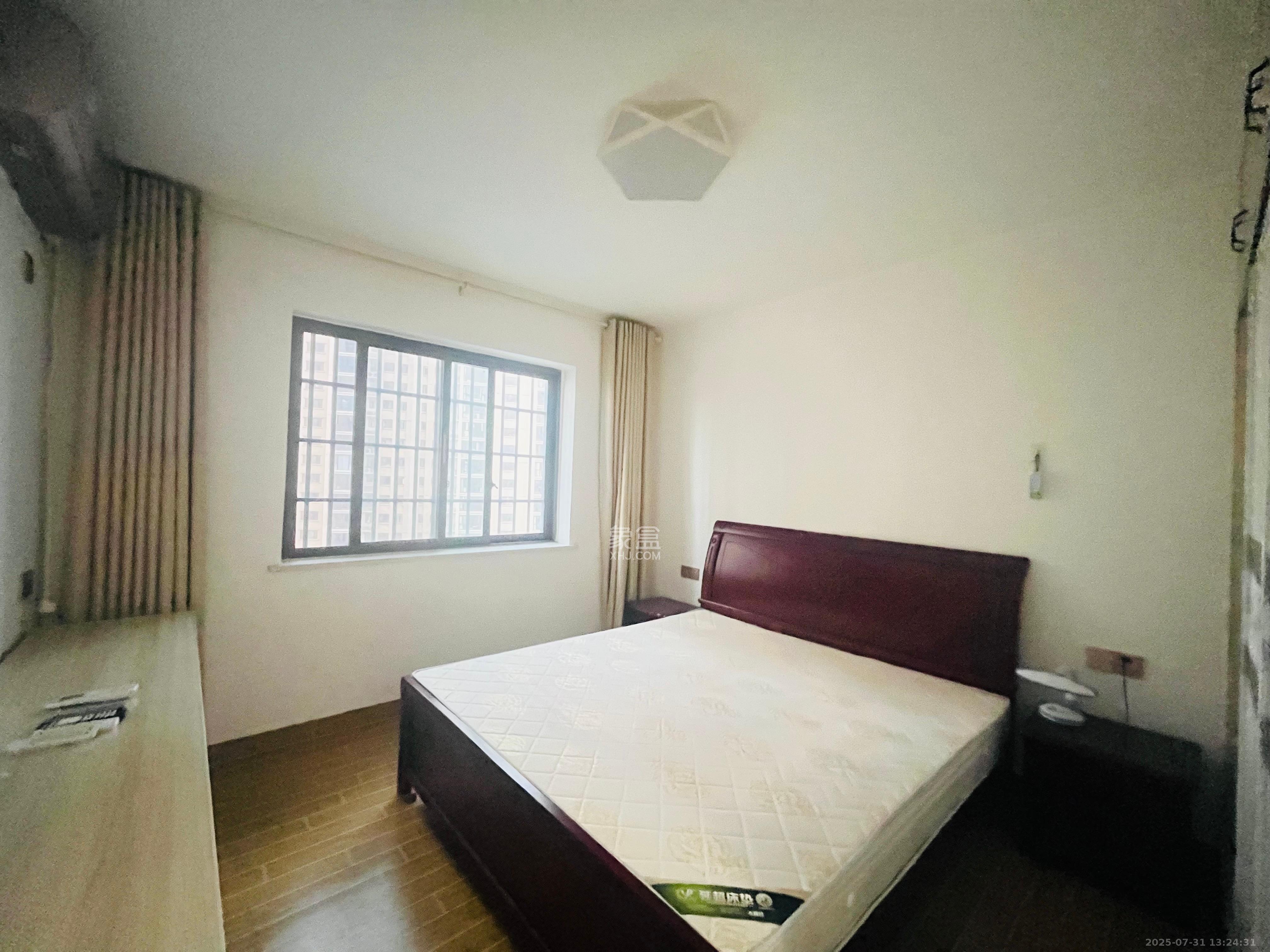 洋湖春园  3室2厅2卫   2200.00元/月室内图