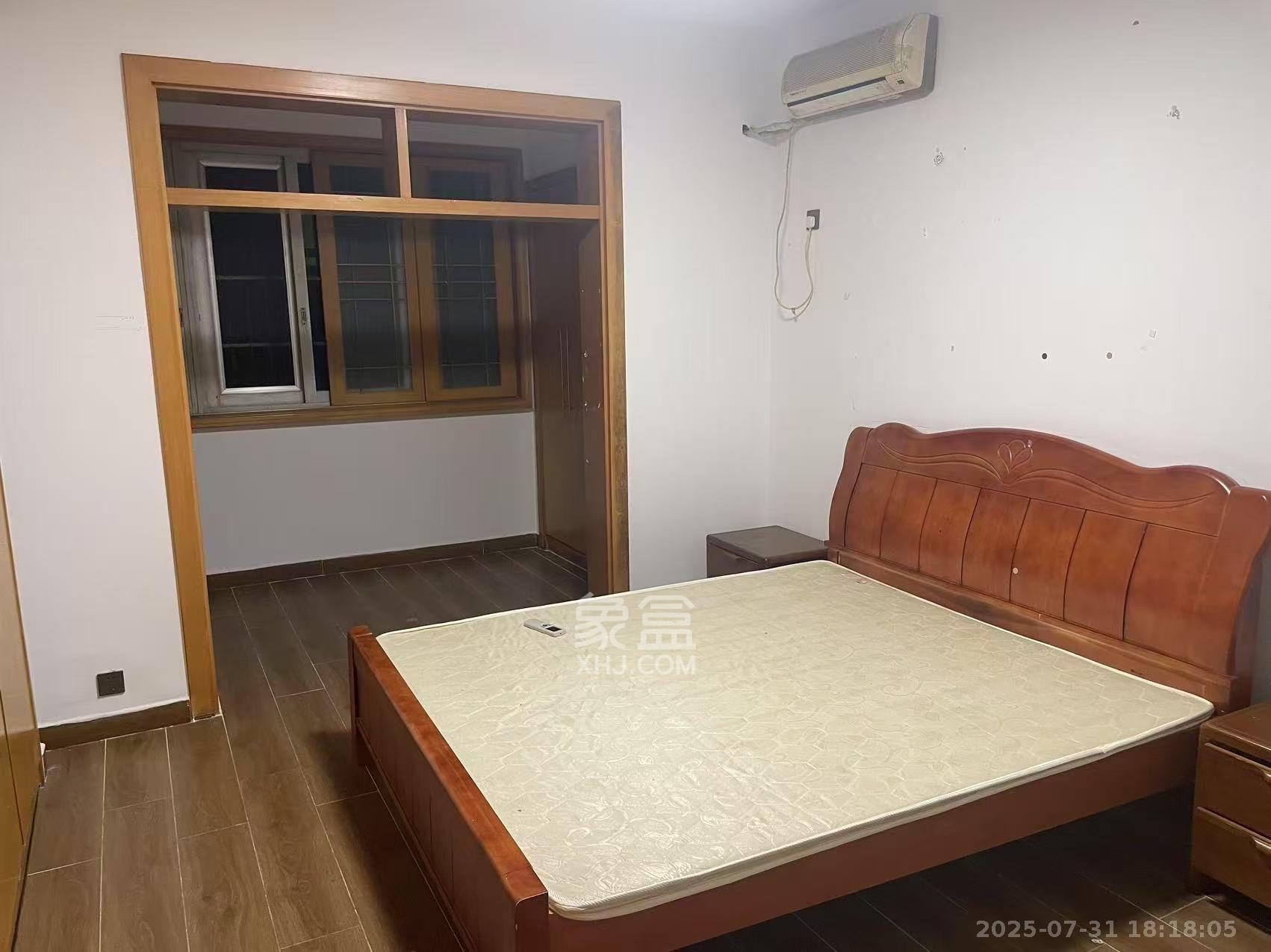 长城花园  3室2厅2卫   2600.00元/月室内图