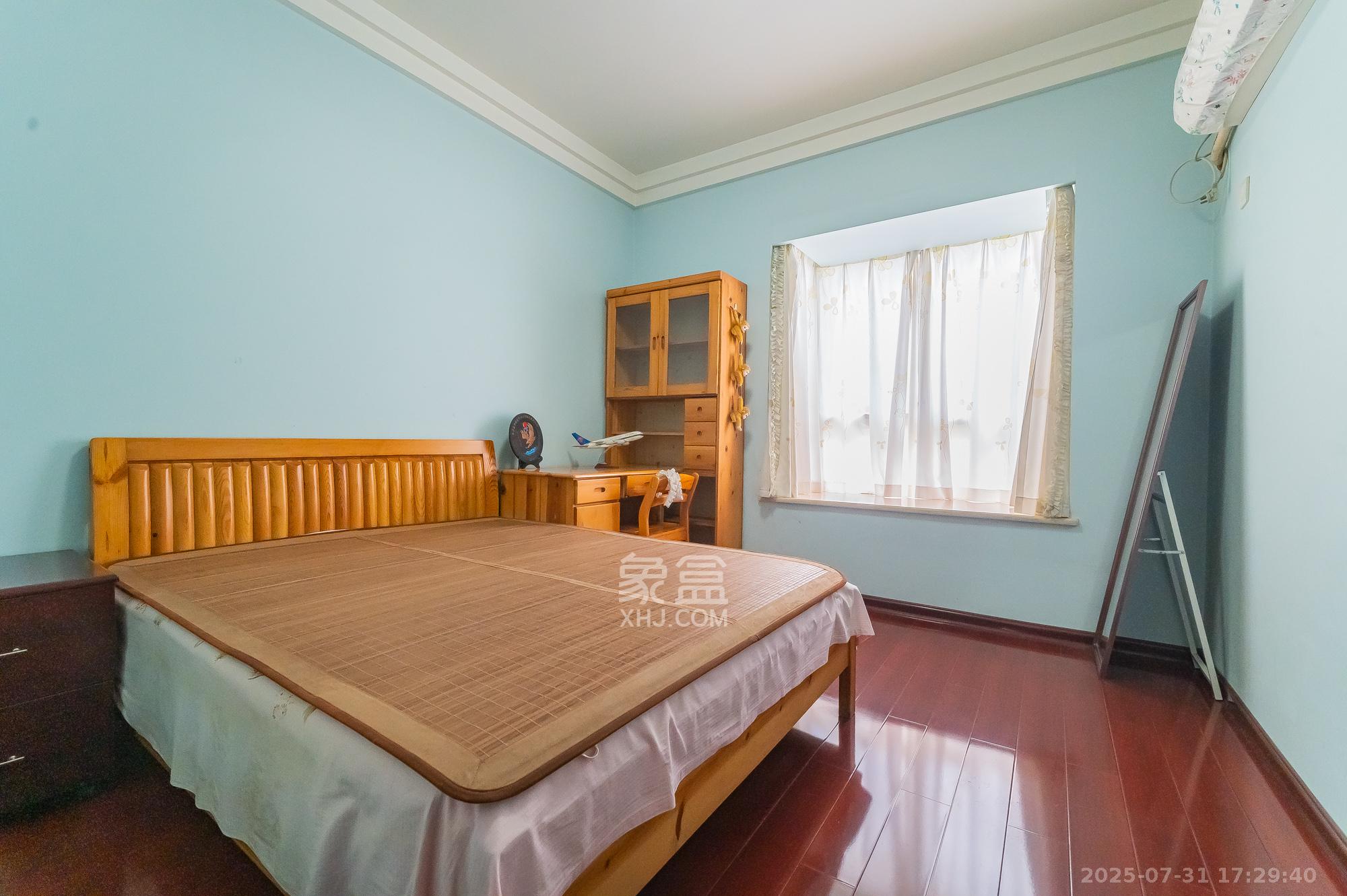 景上鑫苑  4室2厅2卫    79.8万 景上鑫苑  4室2厅2卫    79.8万卧室