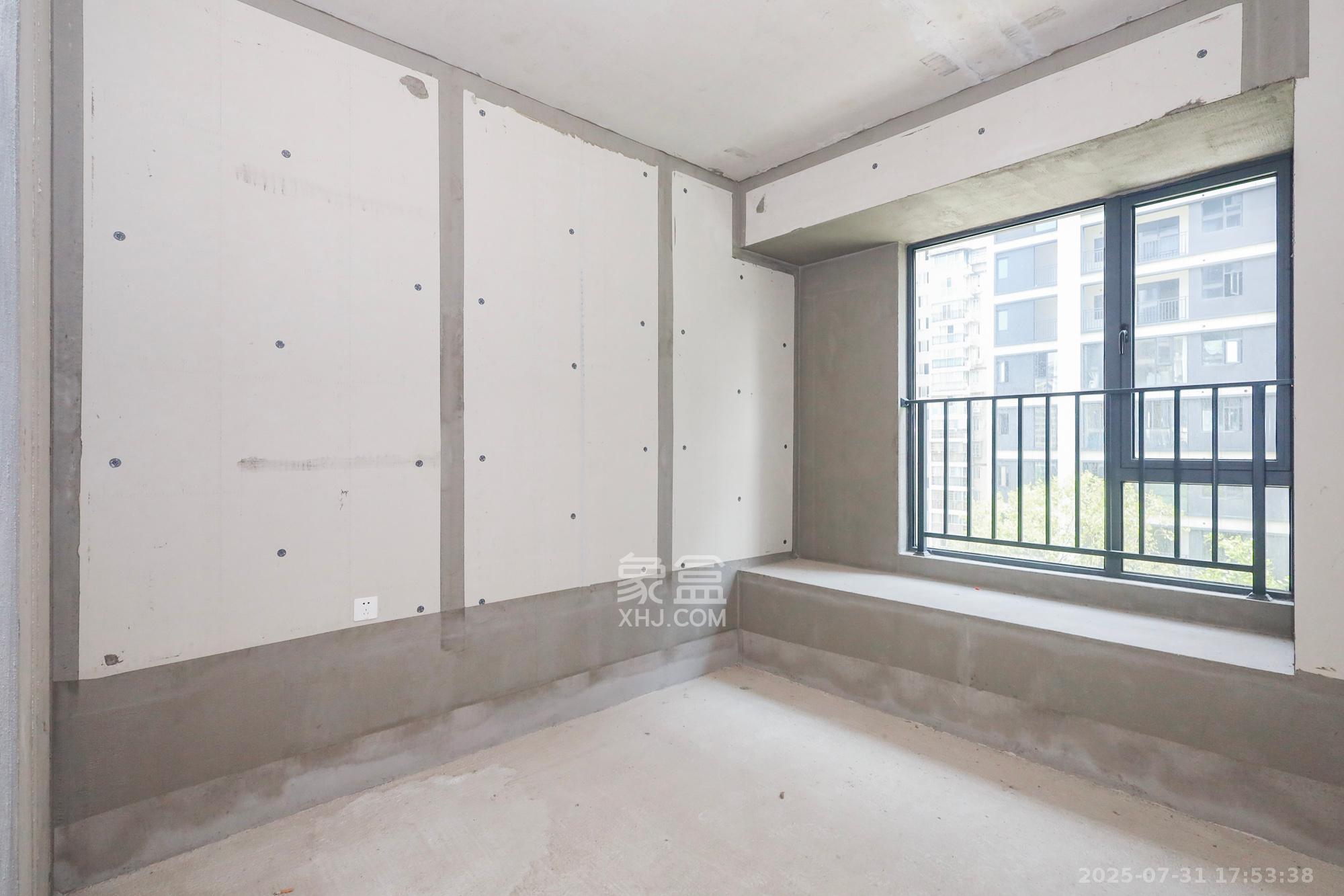 轨道中建麓江府  4室2厅2卫   248.00万卧室