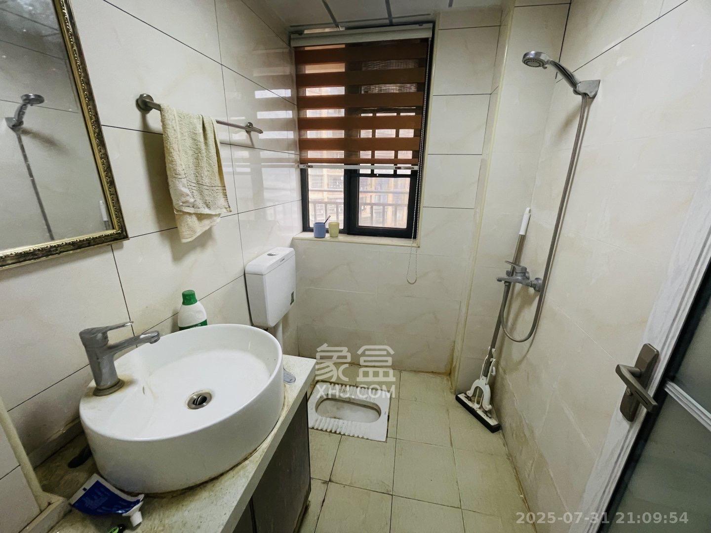 中城丽景香山园 3室2厅1卫 3200.0元/月 中城丽景香山园 3室2厅1卫 3200.0元/月室内图