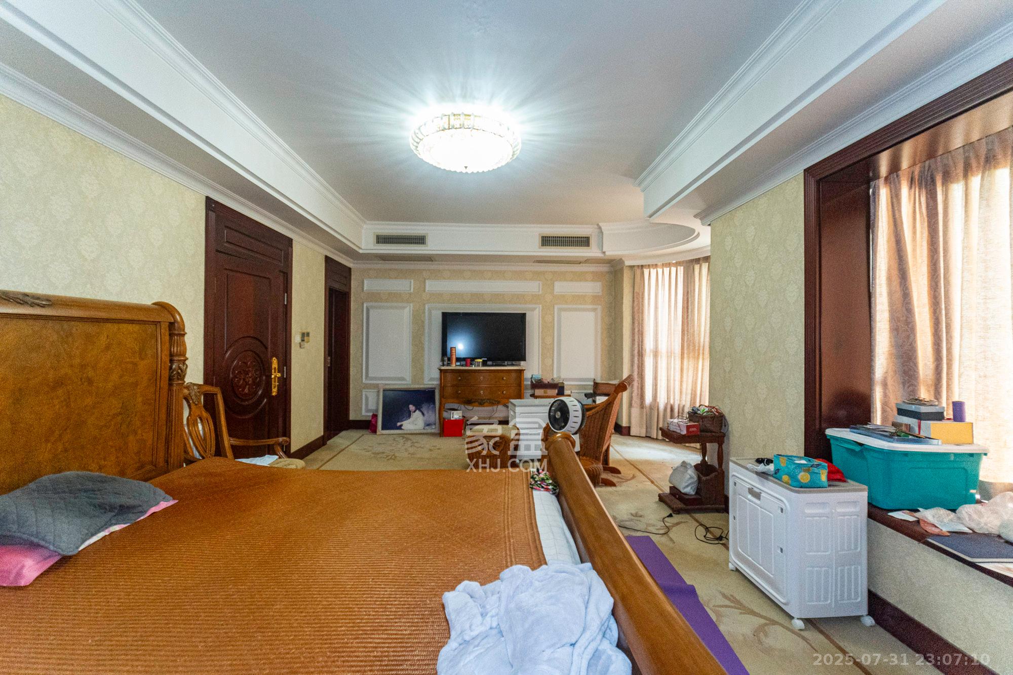 湘龙家园  6室2厅4卫    425.0万 湘龙家园  6室2厅4卫    425.0万卧室