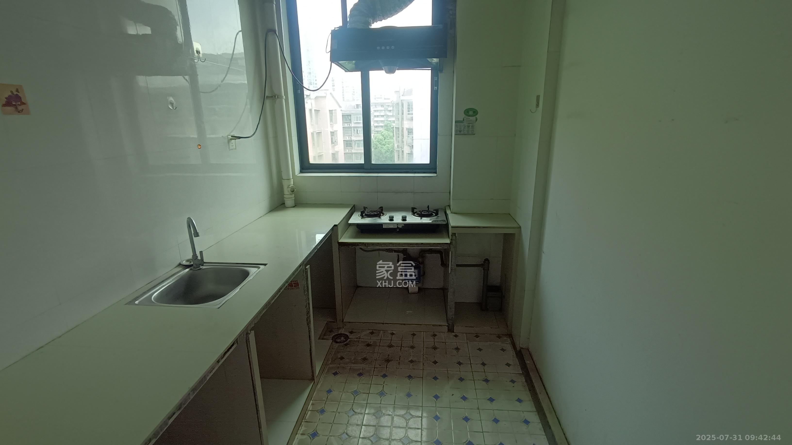 天峰名苑  2室2厅1卫    2400.0元/月室内图