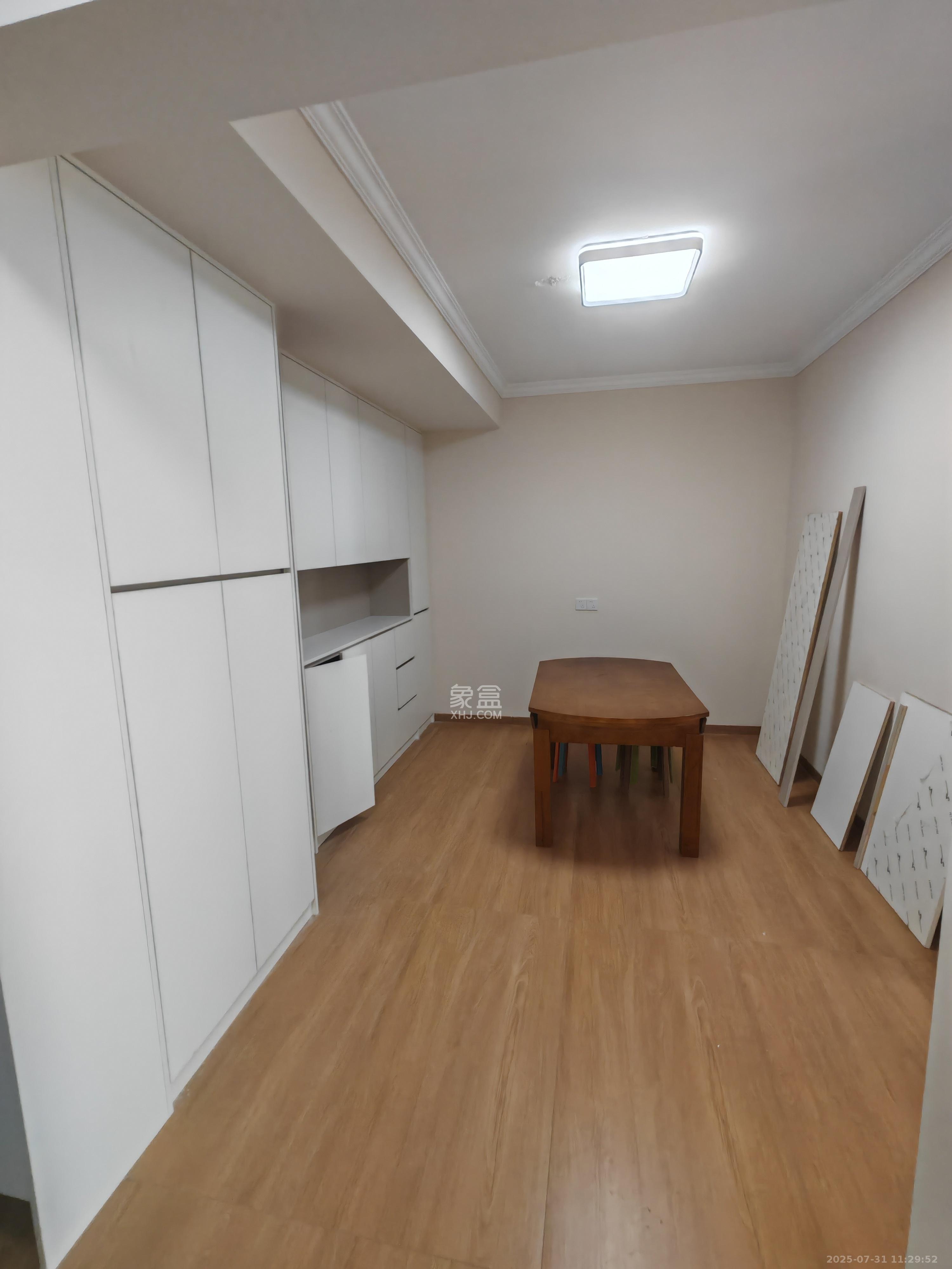 洋湖18克拉（旷远洋湖18克拉）  3室1厅1卫    2300.0元/月室内图