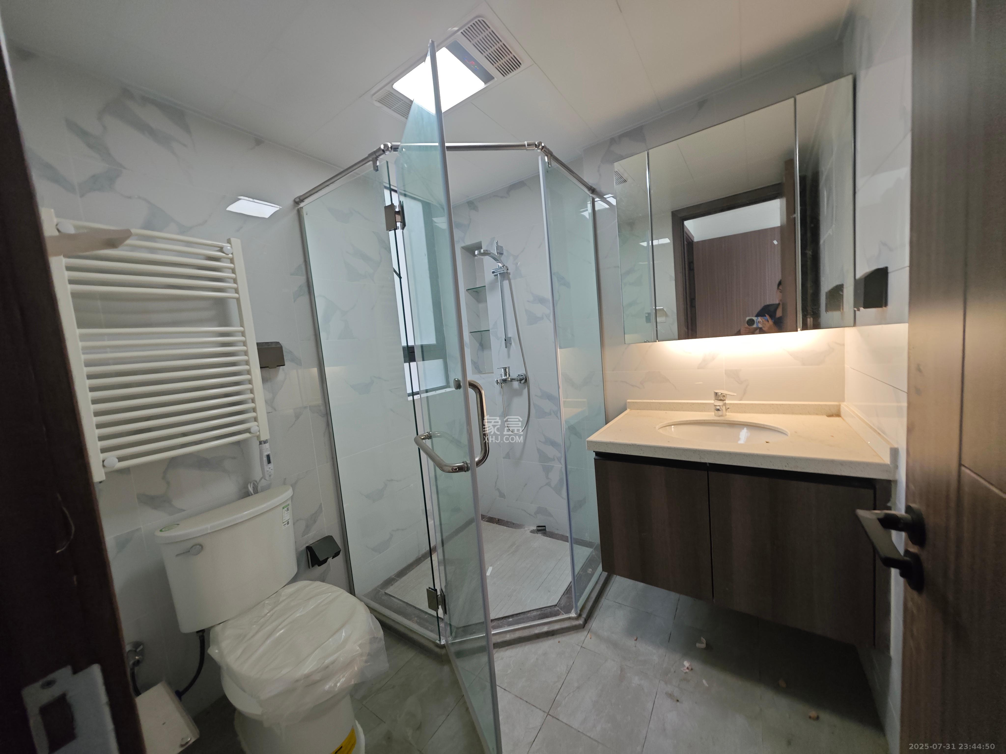 绿地V岛 4室2厅2卫 3500.0元/月 绿地V岛 4室2厅2卫 3500.0元/月室内图