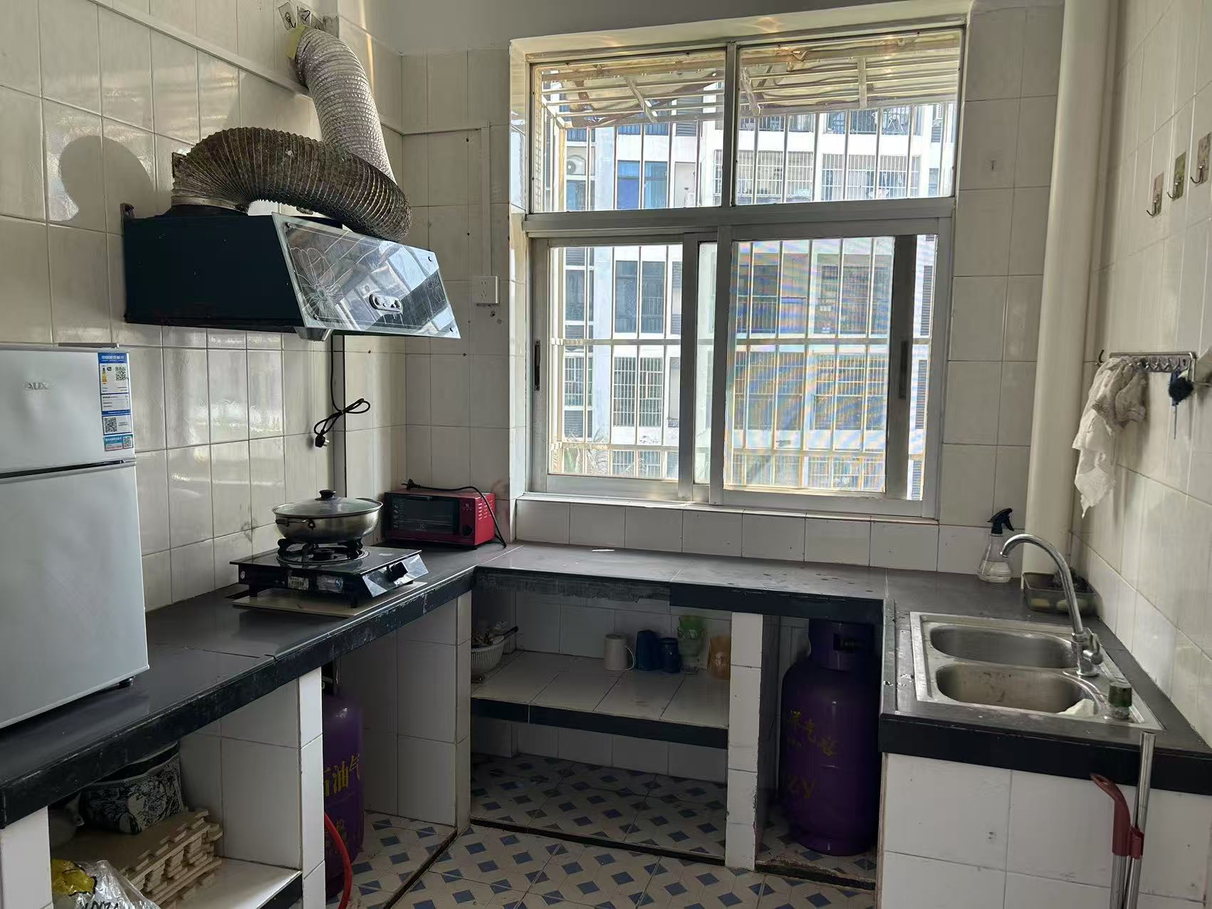 南航部队宿舍(南航小区) 3室2厅1卫 2300.0元/月 南航部队宿舍(南航小区) 3室2厅1卫 2300.0元/月室内图