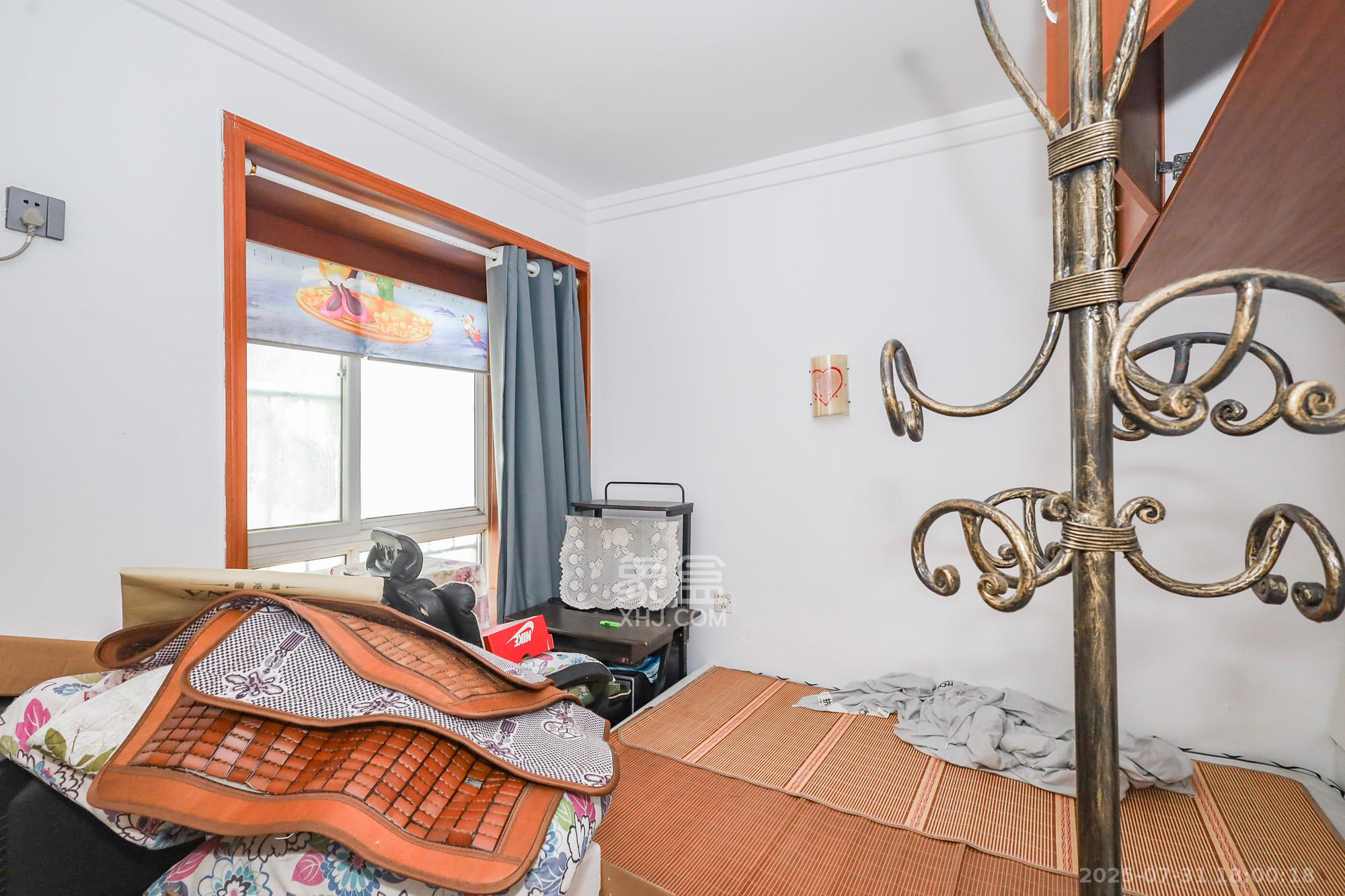 德润园  2室2厅1卫    39.2万 德润园  2室2厅1卫    39.2万卧室