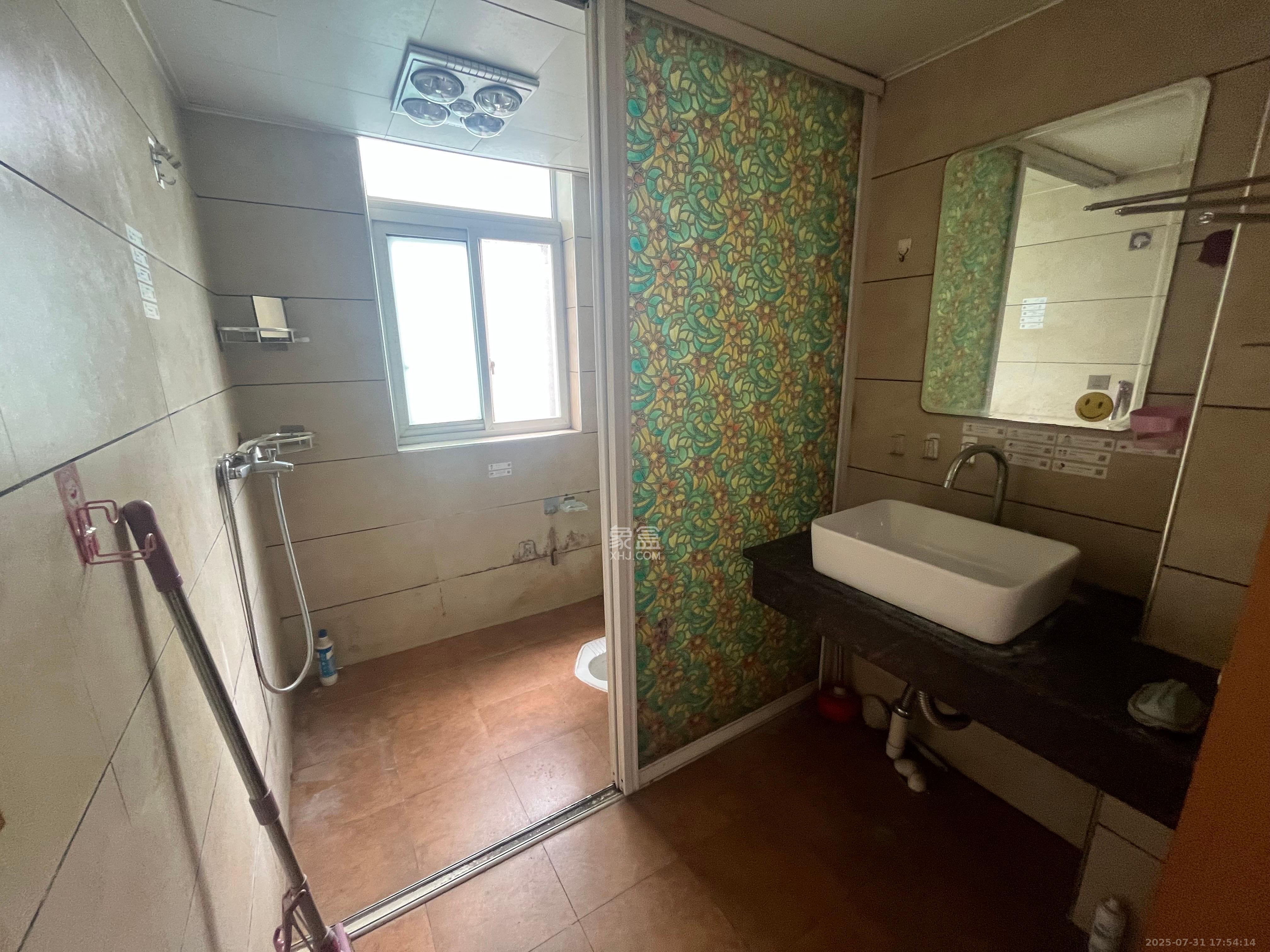 嘉盛华庭(一期、二期、三期) 2室2厅1卫 2300.0元/月 嘉盛华庭(一期、二期、三期) 2室2厅1卫 2300.0元/月室内图