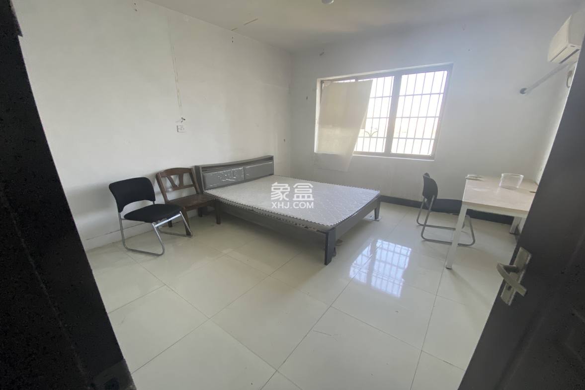 西海龙苑 4室2厅2卫 50.0万 西海龙苑 4室2厅2卫 50.0万室内图