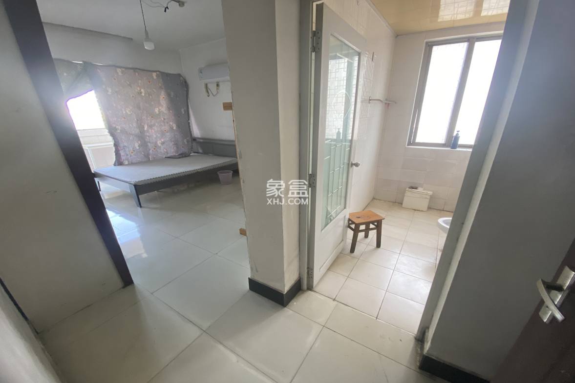 西海龙苑 4室2厅2卫 50.0万 西海龙苑 4室2厅2卫 50.0万室内图