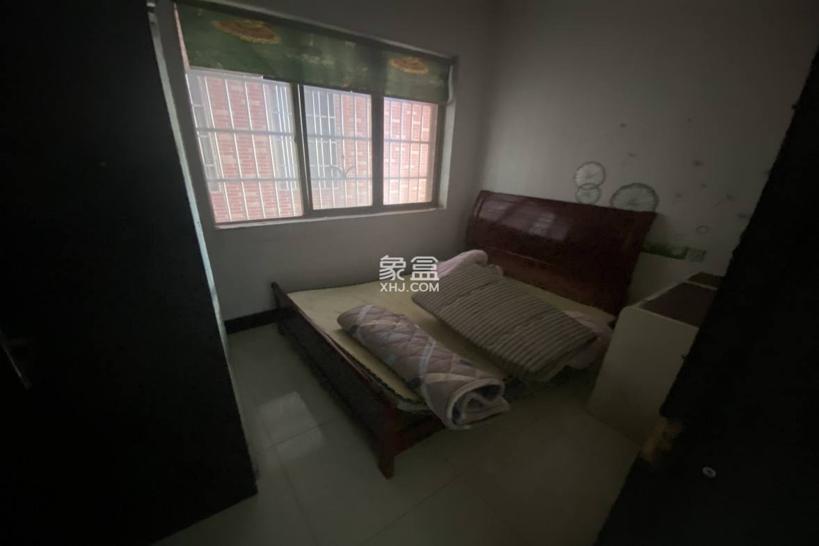 西海龙苑 4室2厅2卫 50.0万 西海龙苑 4室2厅2卫 50.0万室内图