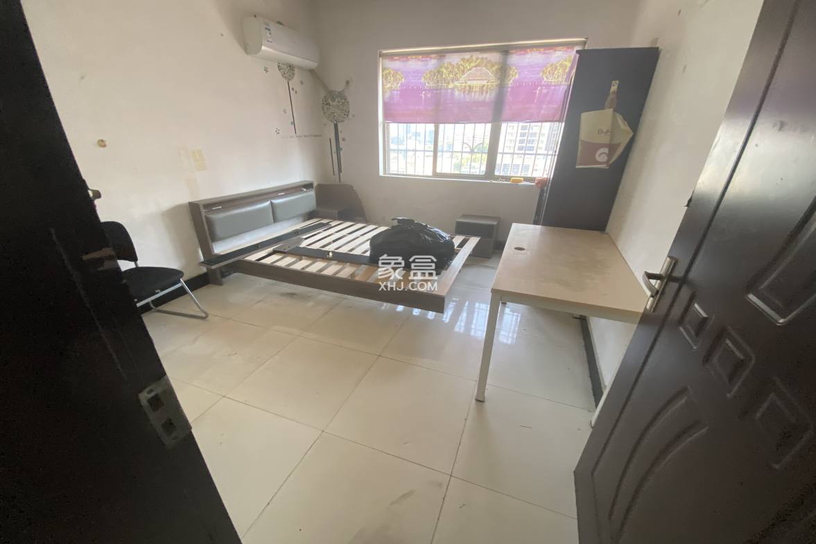 西海龙苑 4室2厅2卫 50.0万 西海龙苑 4室2厅2卫 50.0万室内图