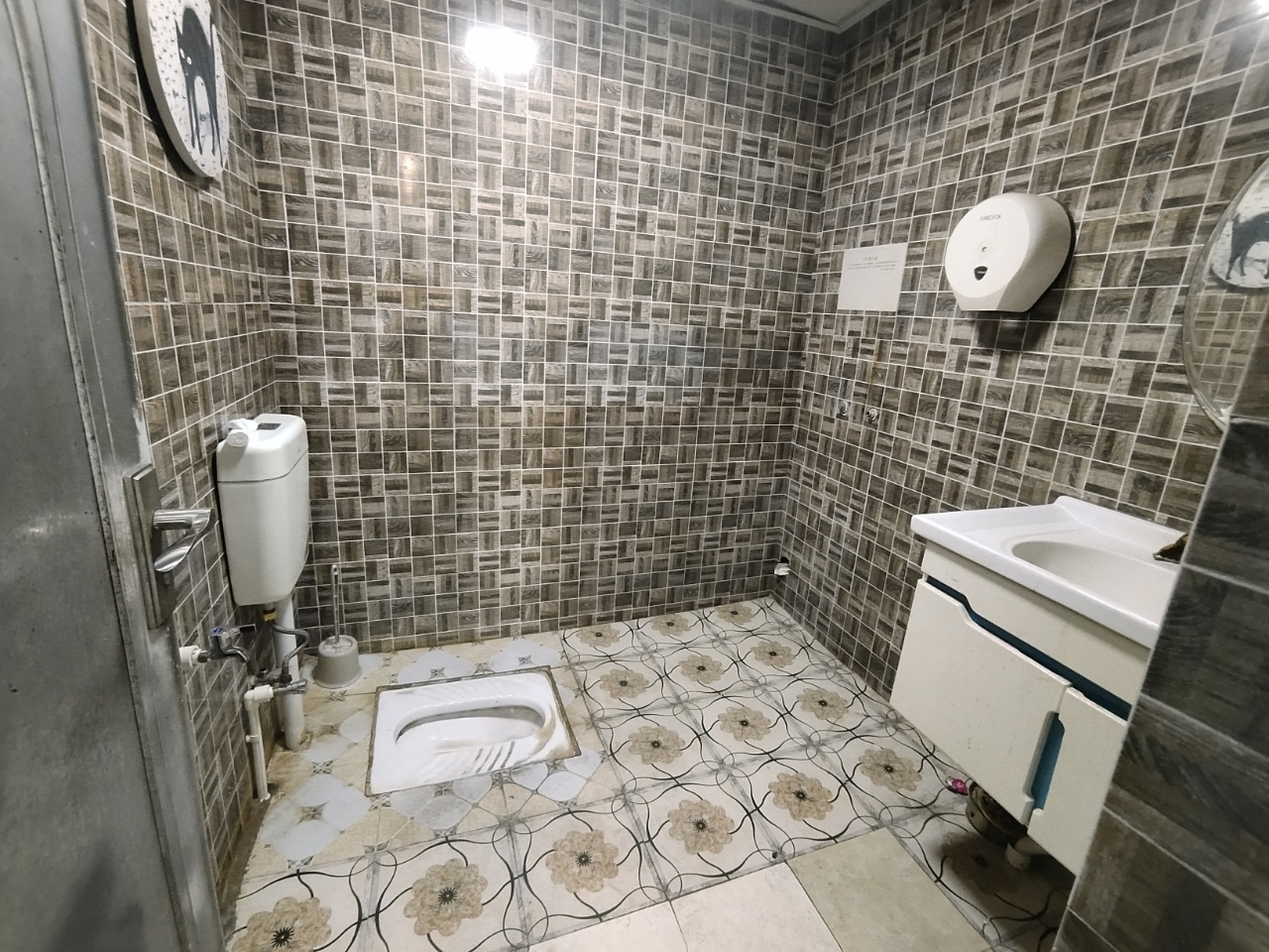 大汉希尔顿 5室2厅2卫 128.0万 大汉希尔顿 5室2厅2卫 128.0万室内图