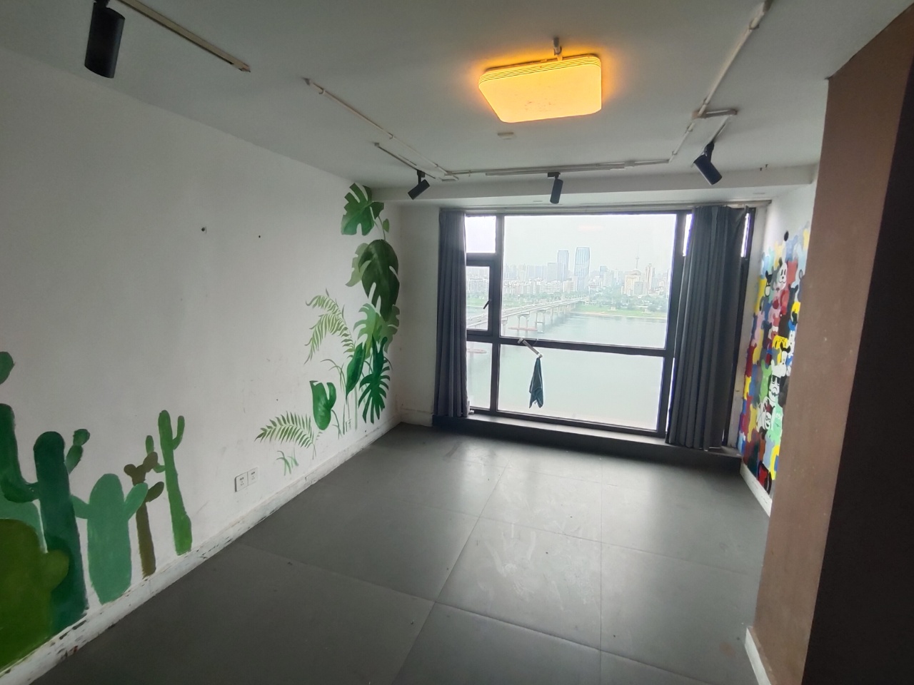 大汉希尔顿 5室2厅2卫 128.0万 大汉希尔顿 5室2厅2卫 128.0万室内图