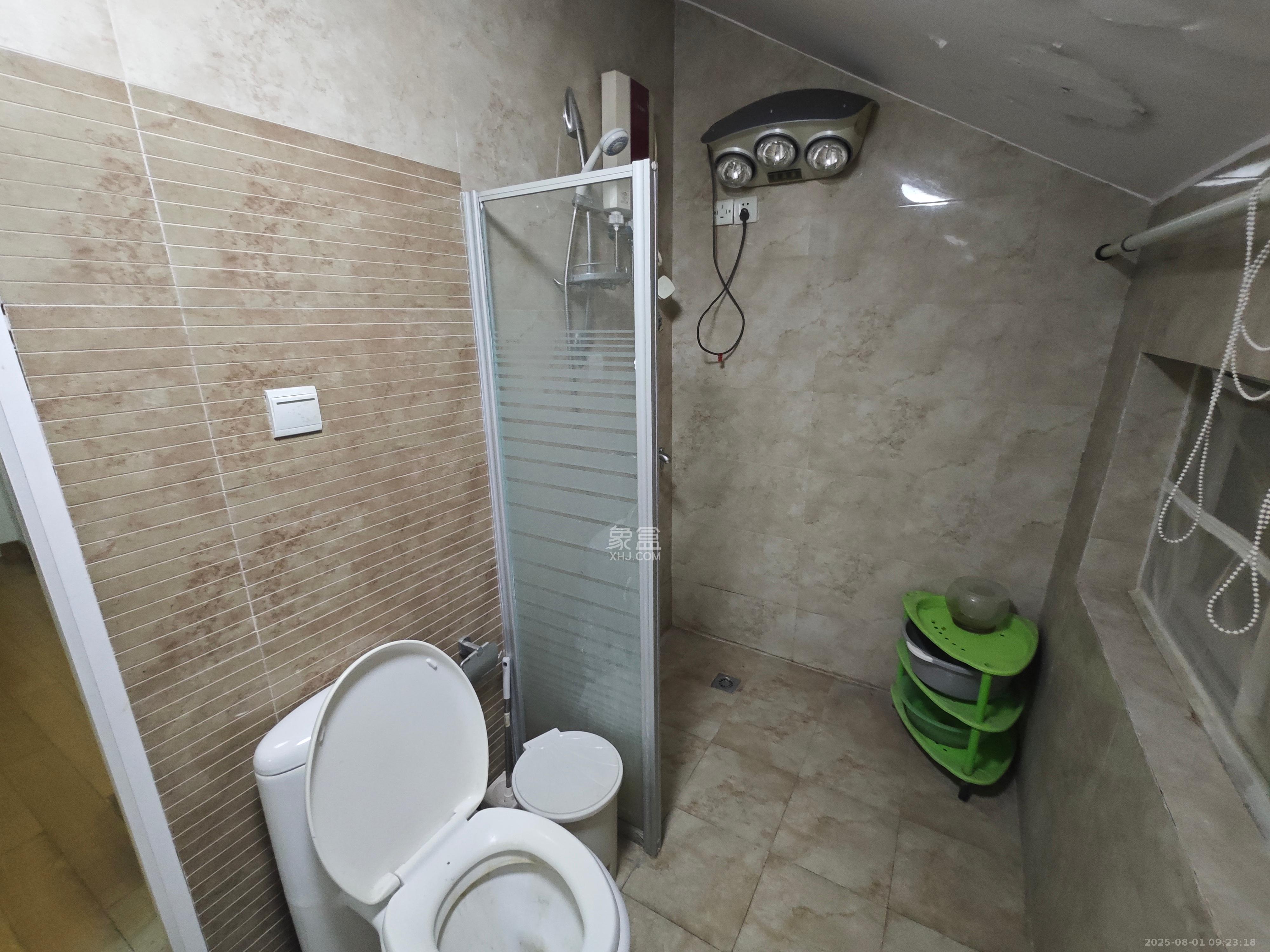 恩瑞麓山名园（龙王港小区）  4室2厅2卫    3000.0元/月室内图