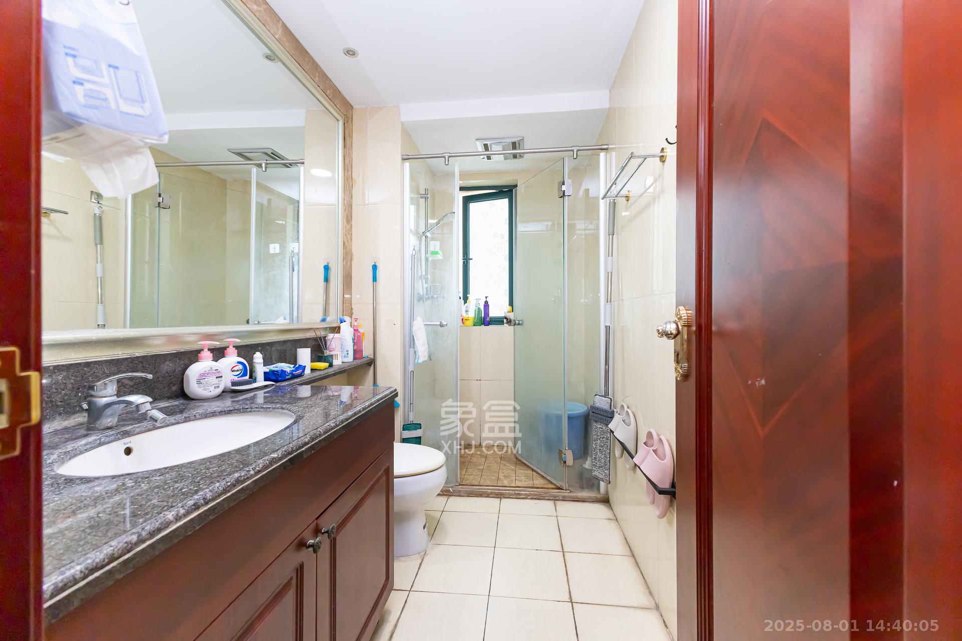 恒大名都 3室2厅1卫 56.0万 恒大名都 3室2厅1卫 56.0万卫生间