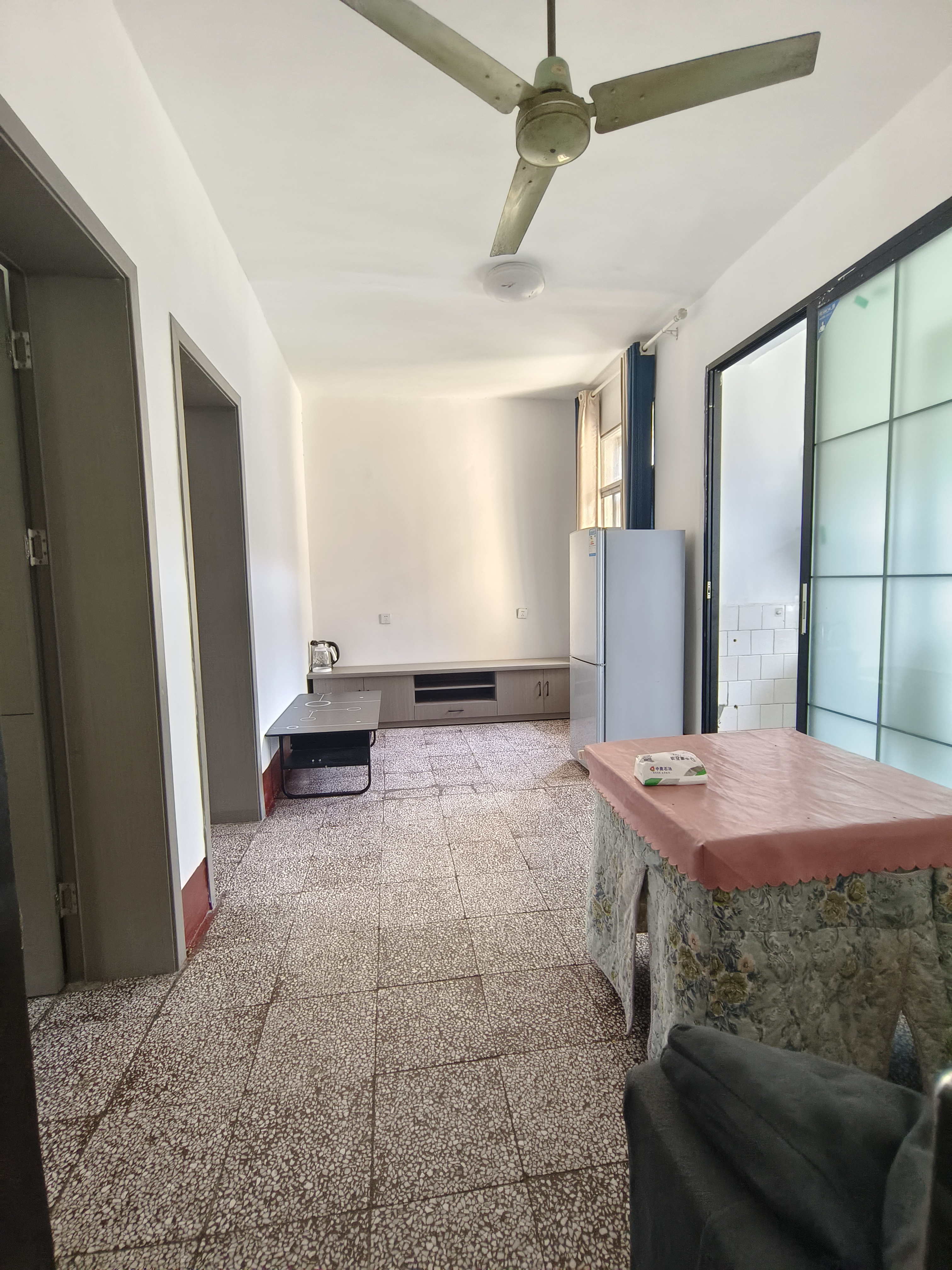 公园社区(青山小区) 2室1厅1卫 18.0万 公园社区(青山小区) 2室1厅1卫 18.0万客厅