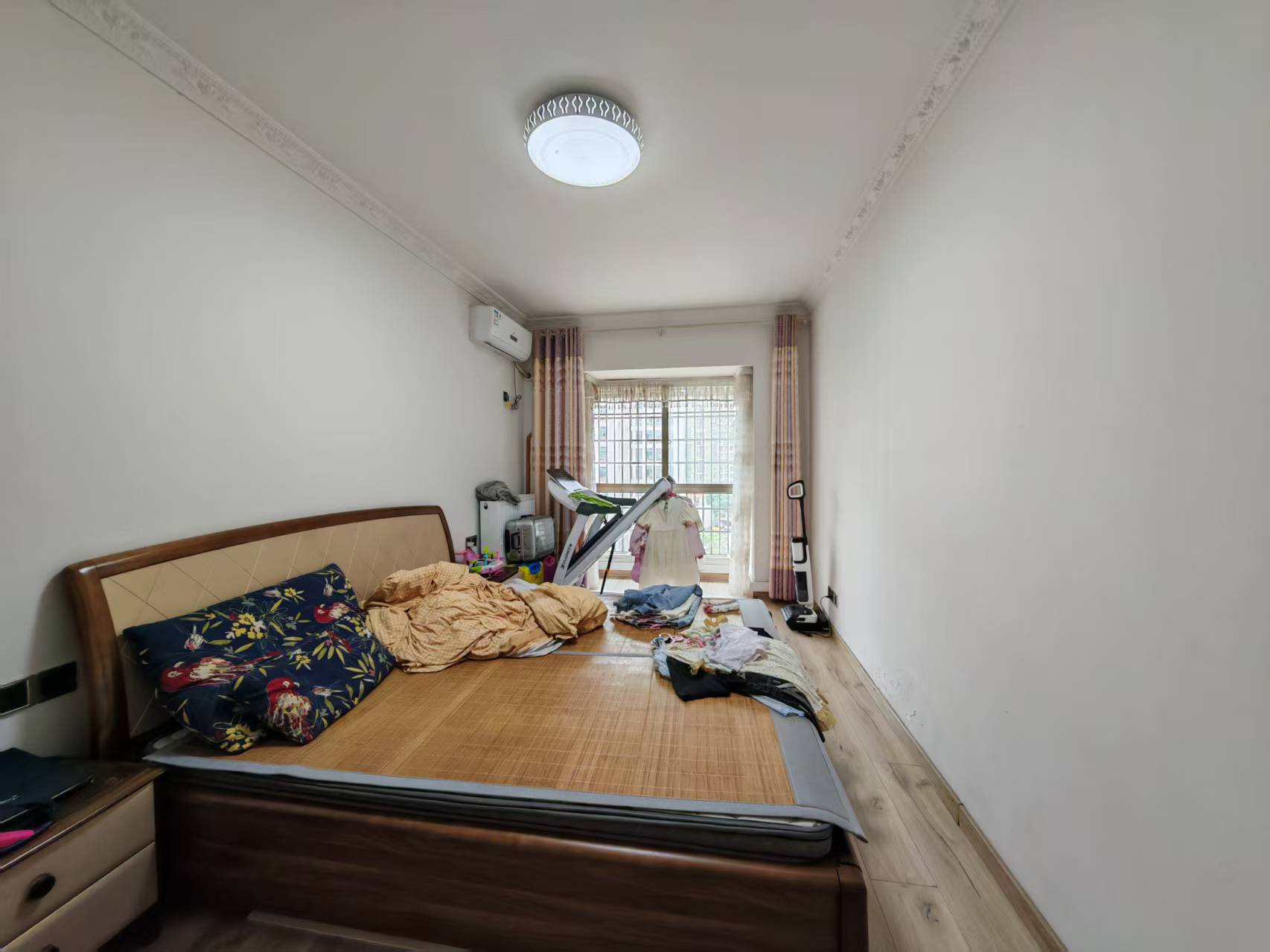 娄星东苑 4室2厅2卫 88.8万 娄星东苑 4室2厅2卫 88.8万客厅