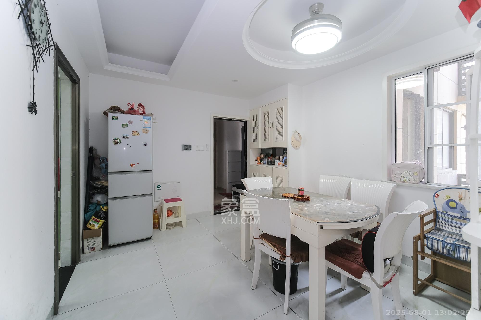 保利香槟国际 3室2厅2卫 83.00万 保利香槟国际 3室2厅2卫 83.00万客厅