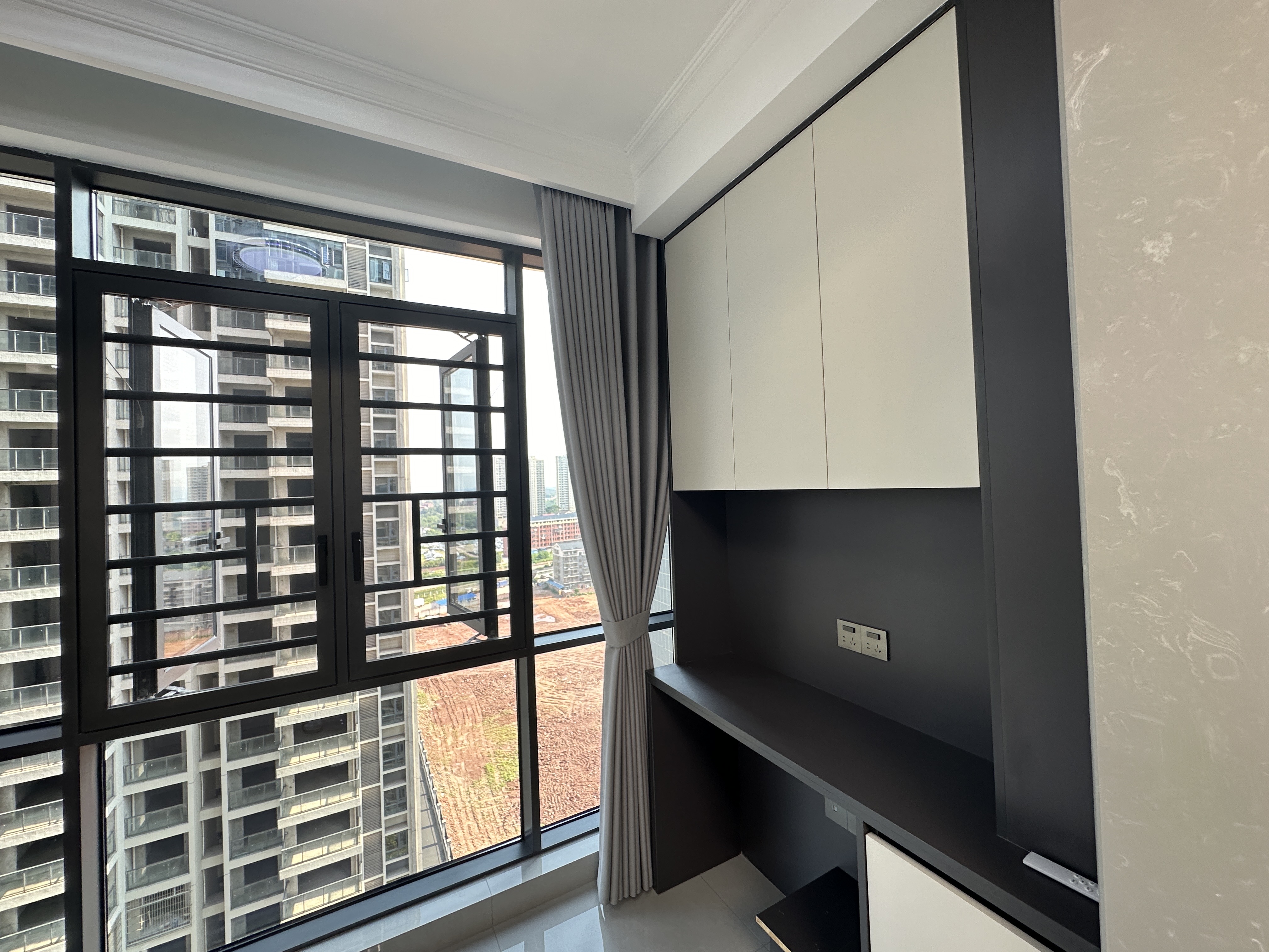 互助小区电梯房 3室2厅2卫 2500.0元/月 互助小区电梯房 3室2厅2卫 2500.0元/月室内图