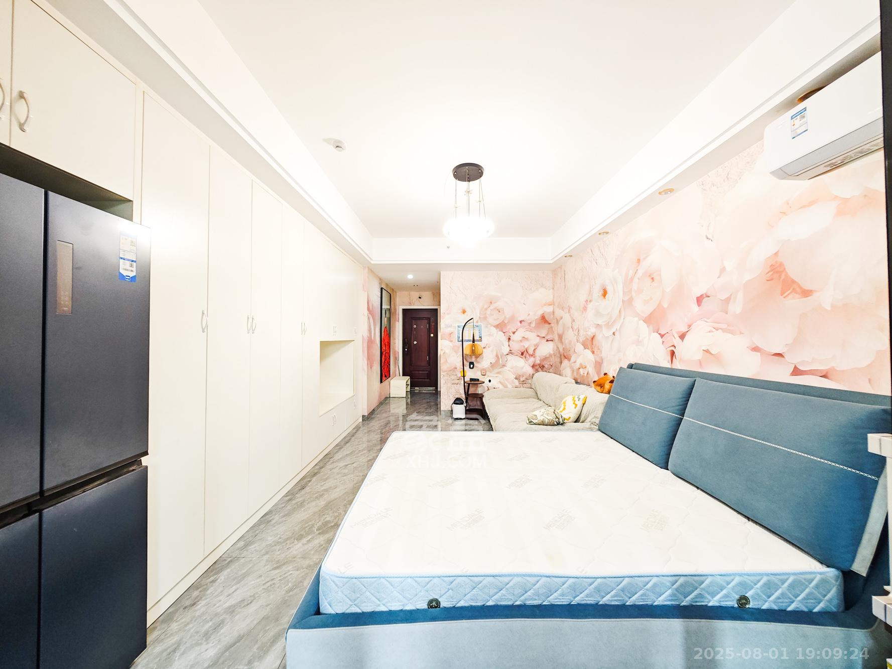 福晟钱隆国际（晟冉景苑）  1室1厅1卫    38.8万客厅