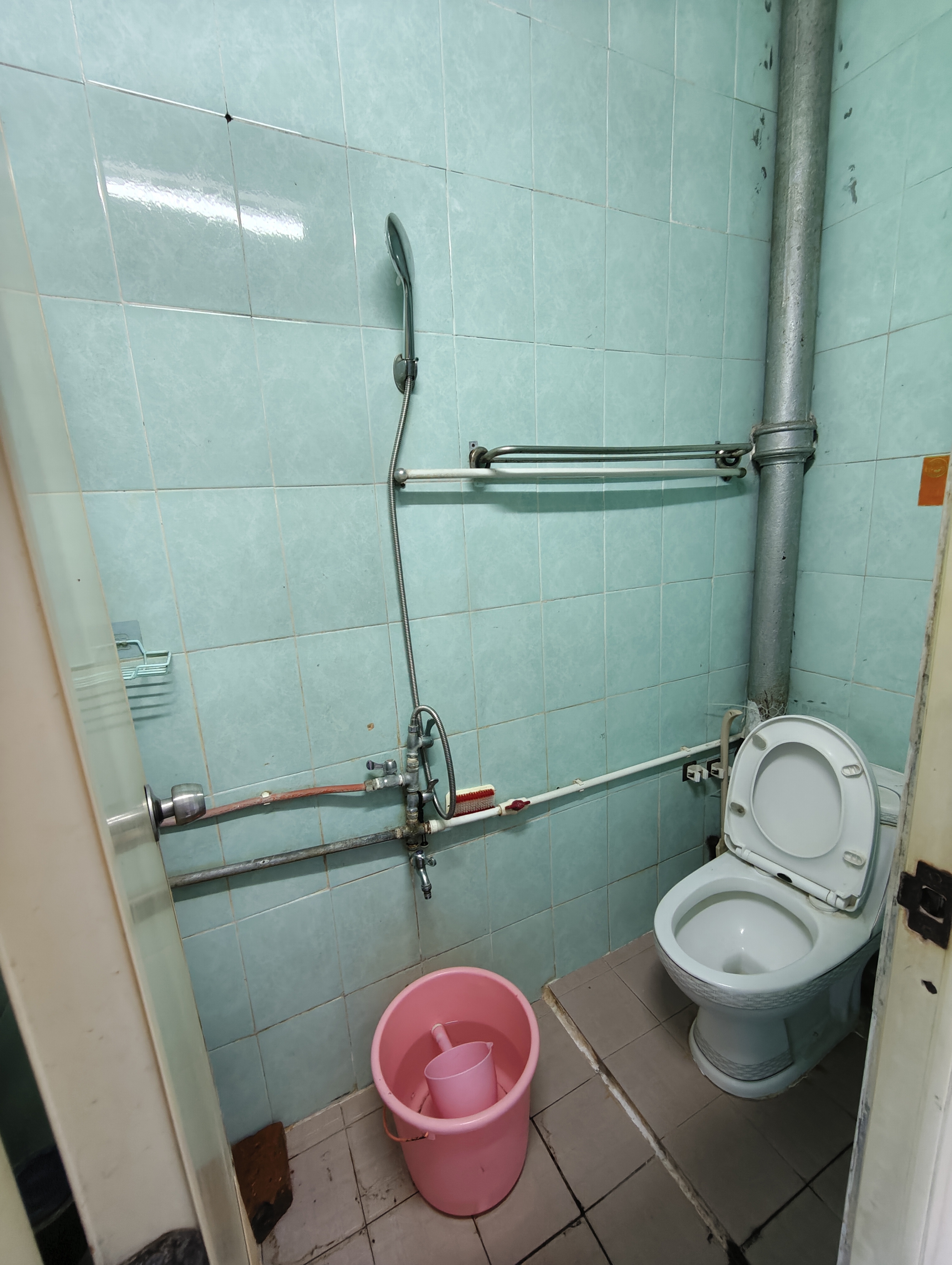 海南省人民医院宿舍楼 2室1厅1卫 1300.0元/月 海南省人民医院宿舍楼 2室1厅1卫 1300.0元/月室内图