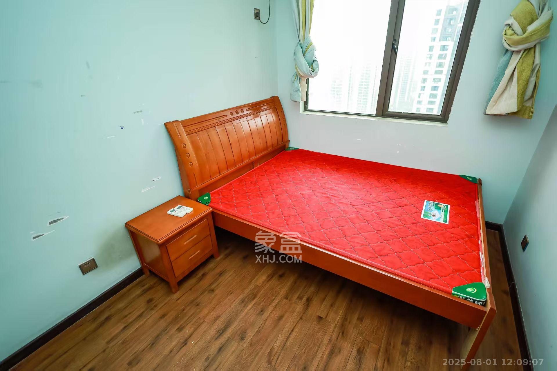 卓越蔚蓝海岸三期  3室2厅1卫    2400.0元/月室内图