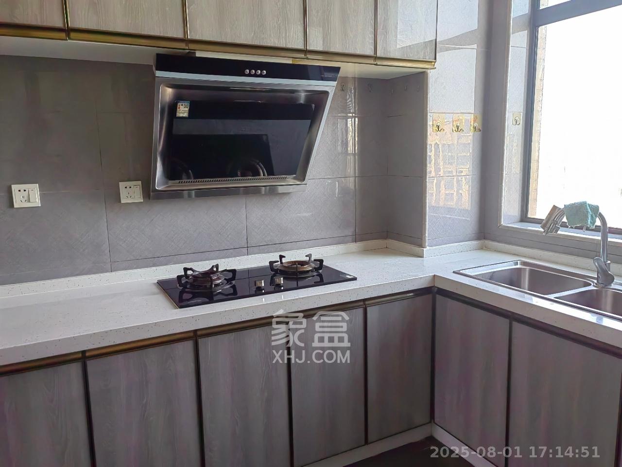 和美星城  4室2厅2卫    2700.0元/月 和美星城  4室2厅2卫    2700.0元/月室内图