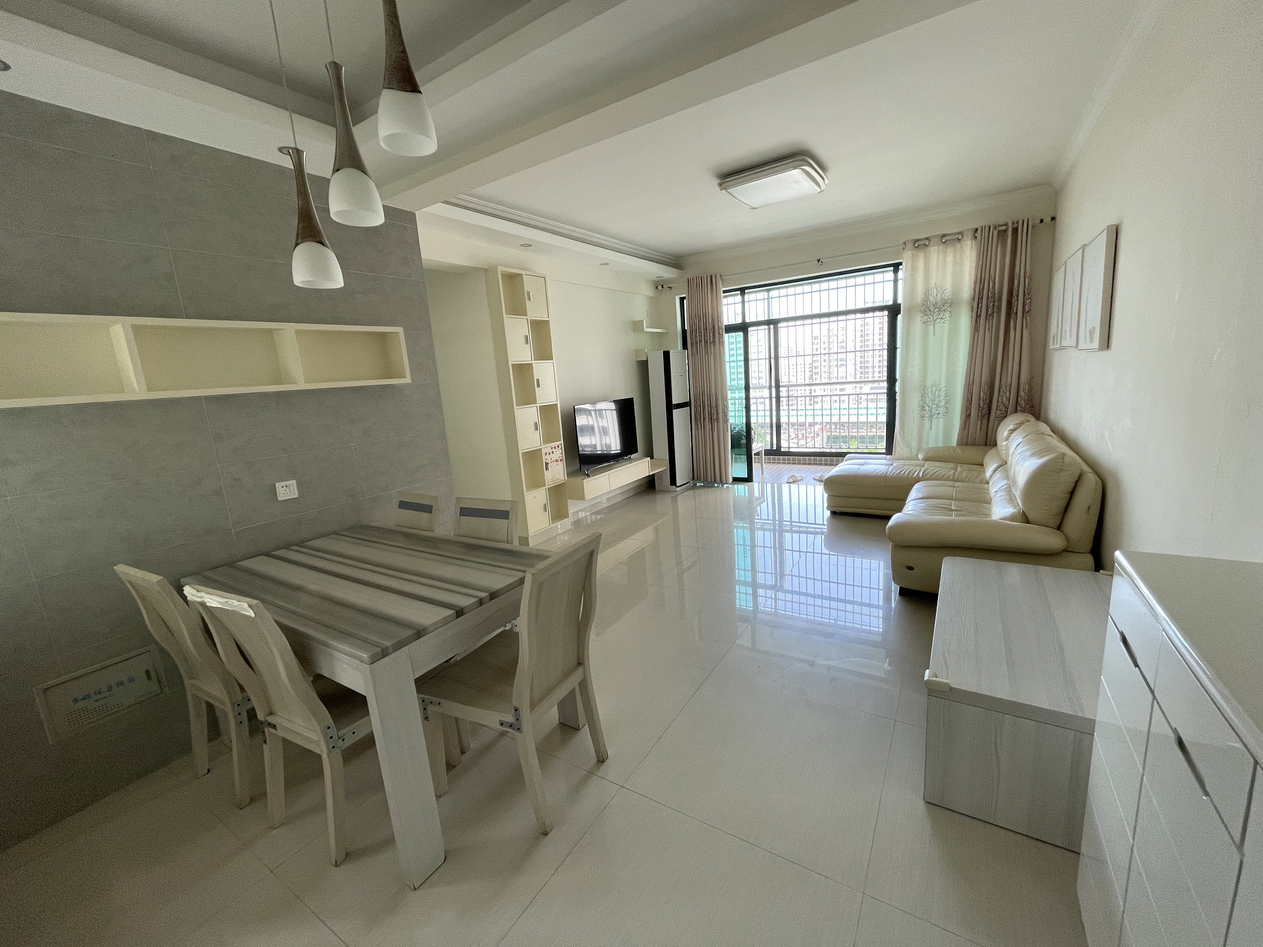 海南省汽车制配厂宿舍(海秀路汽车西站旁)  3室2厅1卫    2500.0元/月 海南省汽车制配厂宿舍(海秀路汽车西站旁)  3室2厅1卫    2500.0元/月室内图