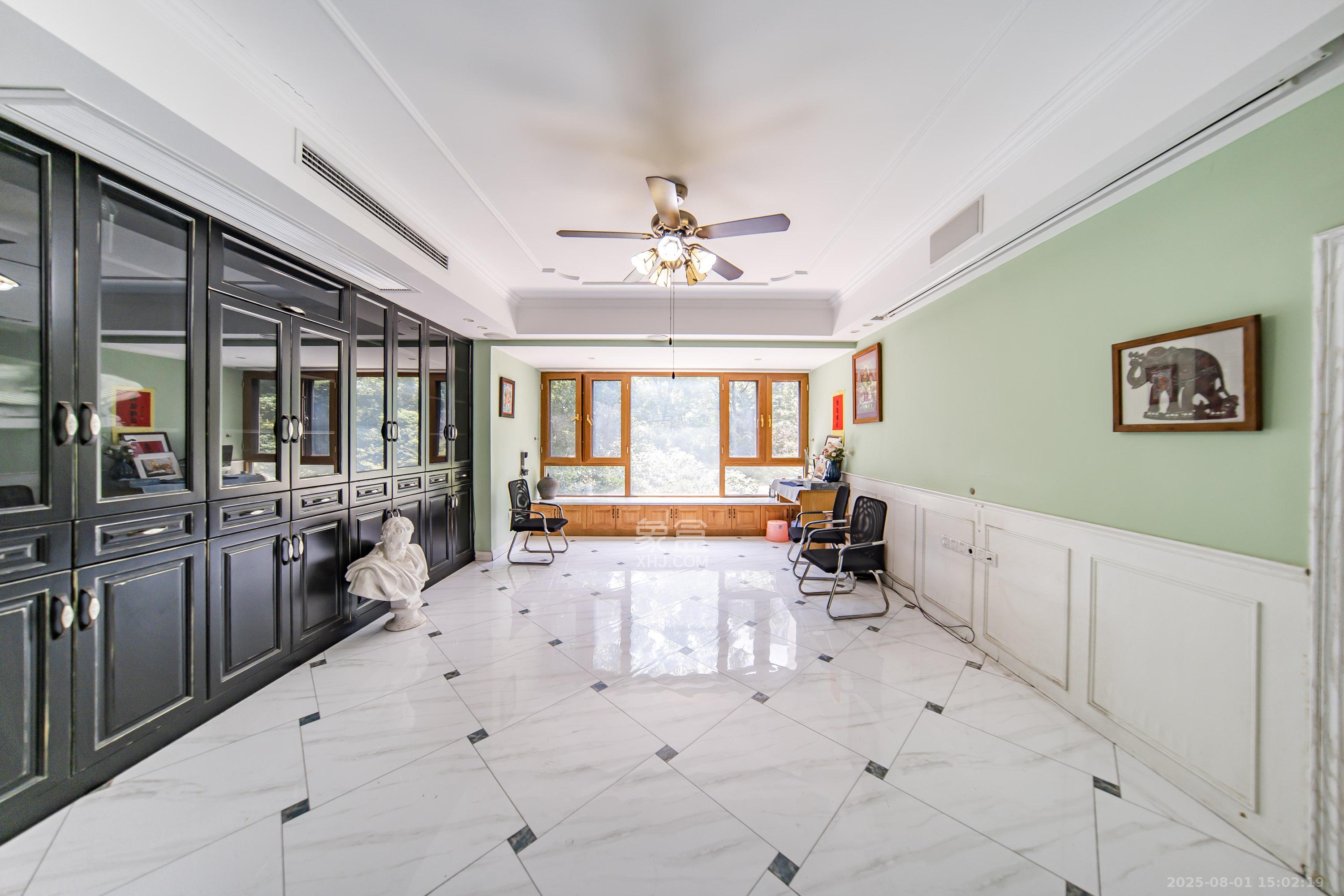 中天栖溪里  3室2厅2卫    198.0万 中天栖溪里  3室2厅2卫    198.0万客厅