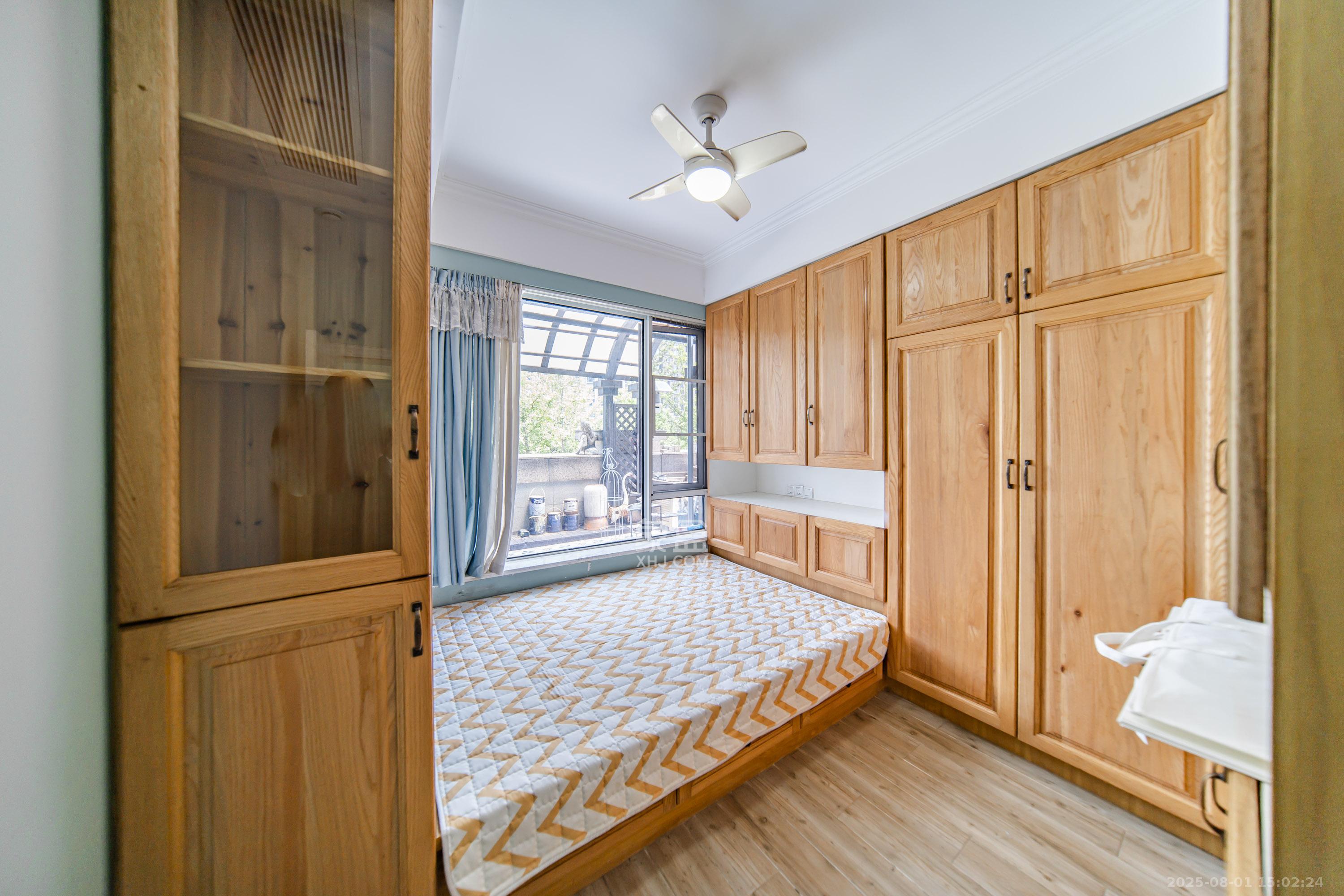 中天栖溪里  3室2厅2卫    198.0万 中天栖溪里  3室2厅2卫    198.0万卧室