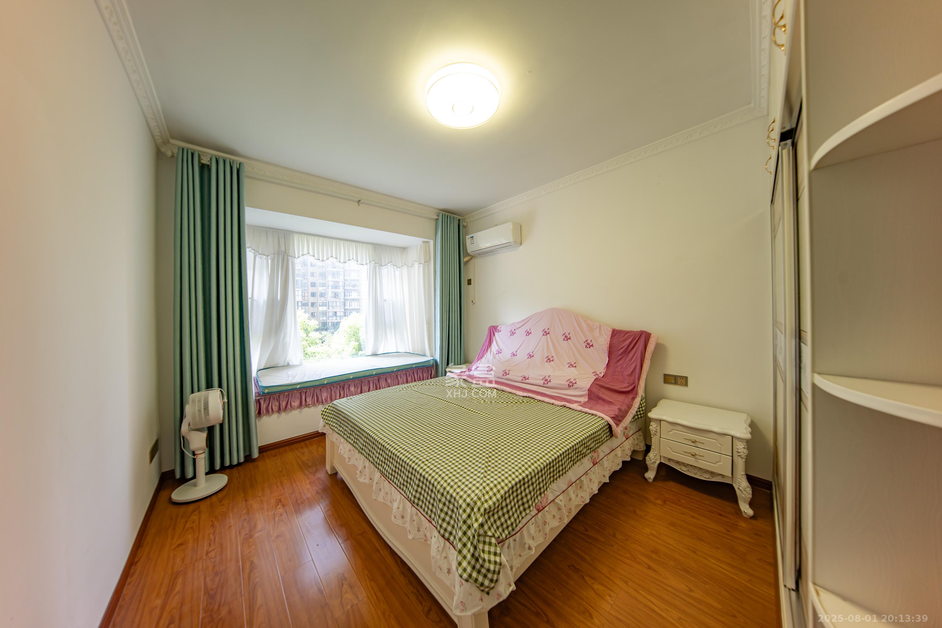 金鼎公园尚 3室2厅2卫 82.8万 金鼎公园尚 3室2厅2卫 82.8万卧室