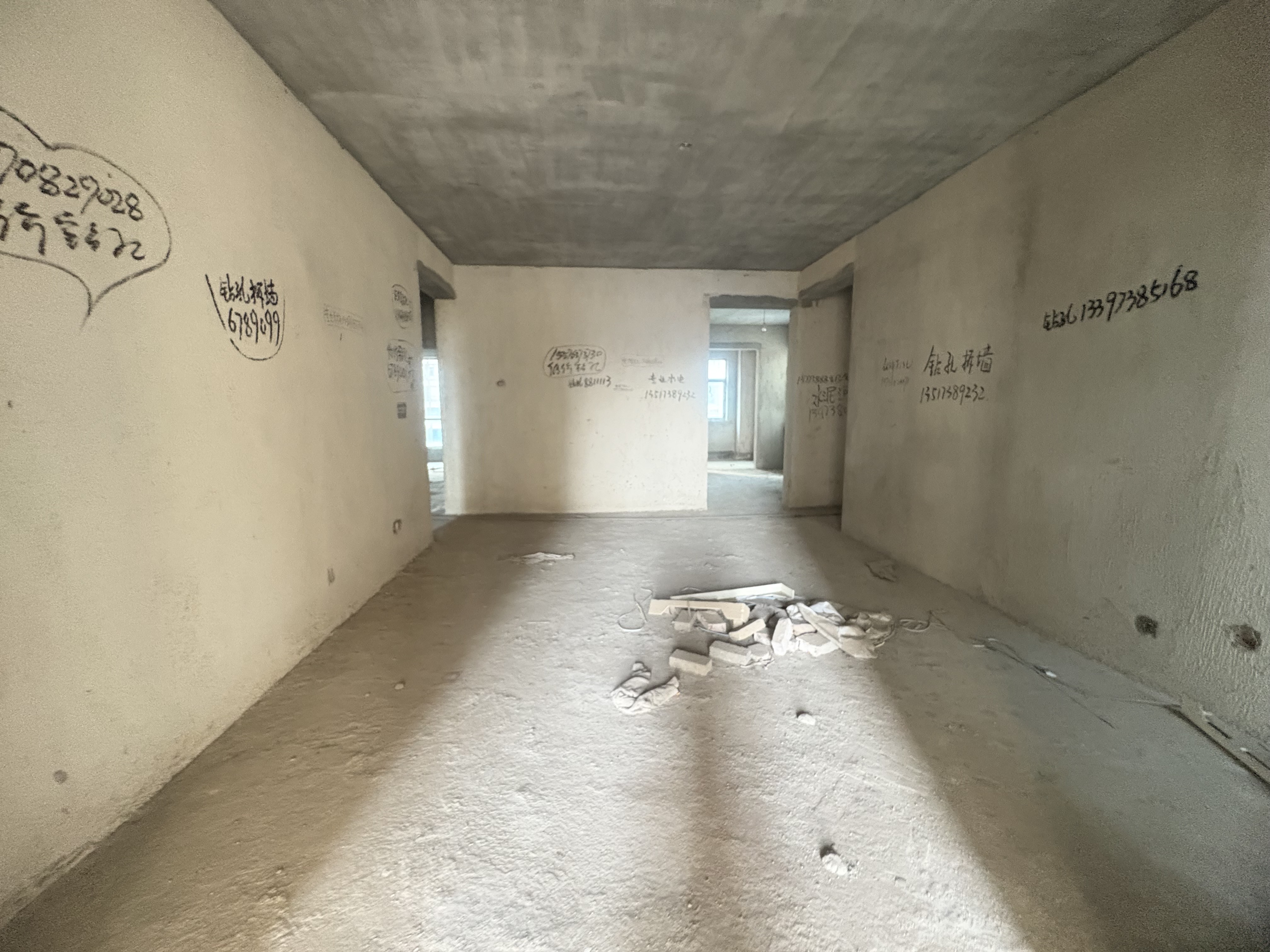 檀香山  4室2厅2卫    72.8万 檀香山  4室2厅2卫    72.8万客厅