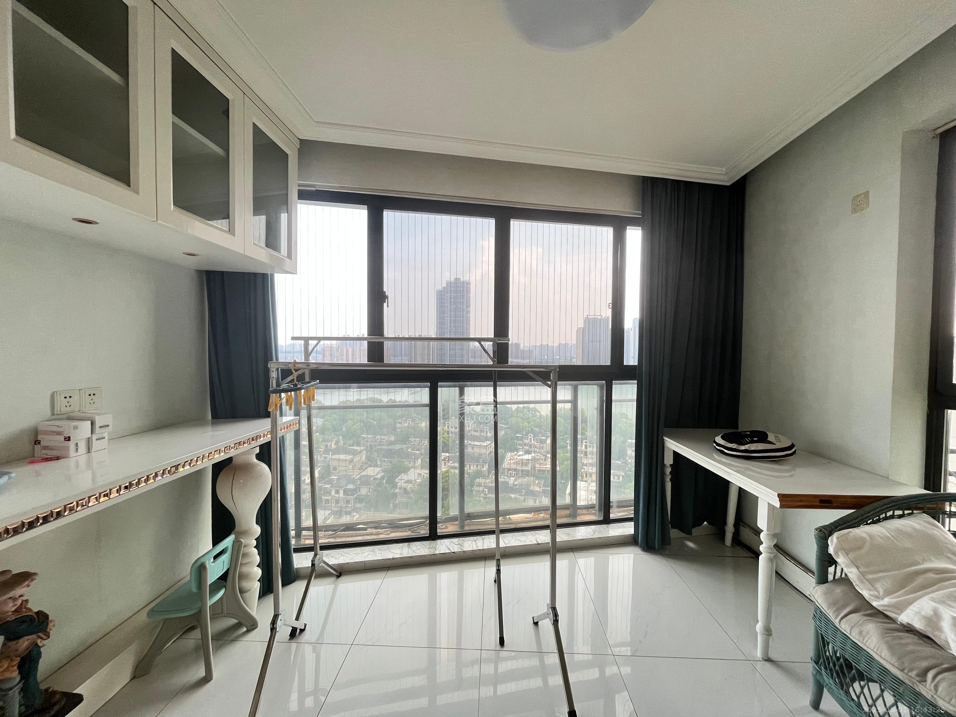 藏珑湖上国际花园  4室2厅2卫    6000.0元/月室内图