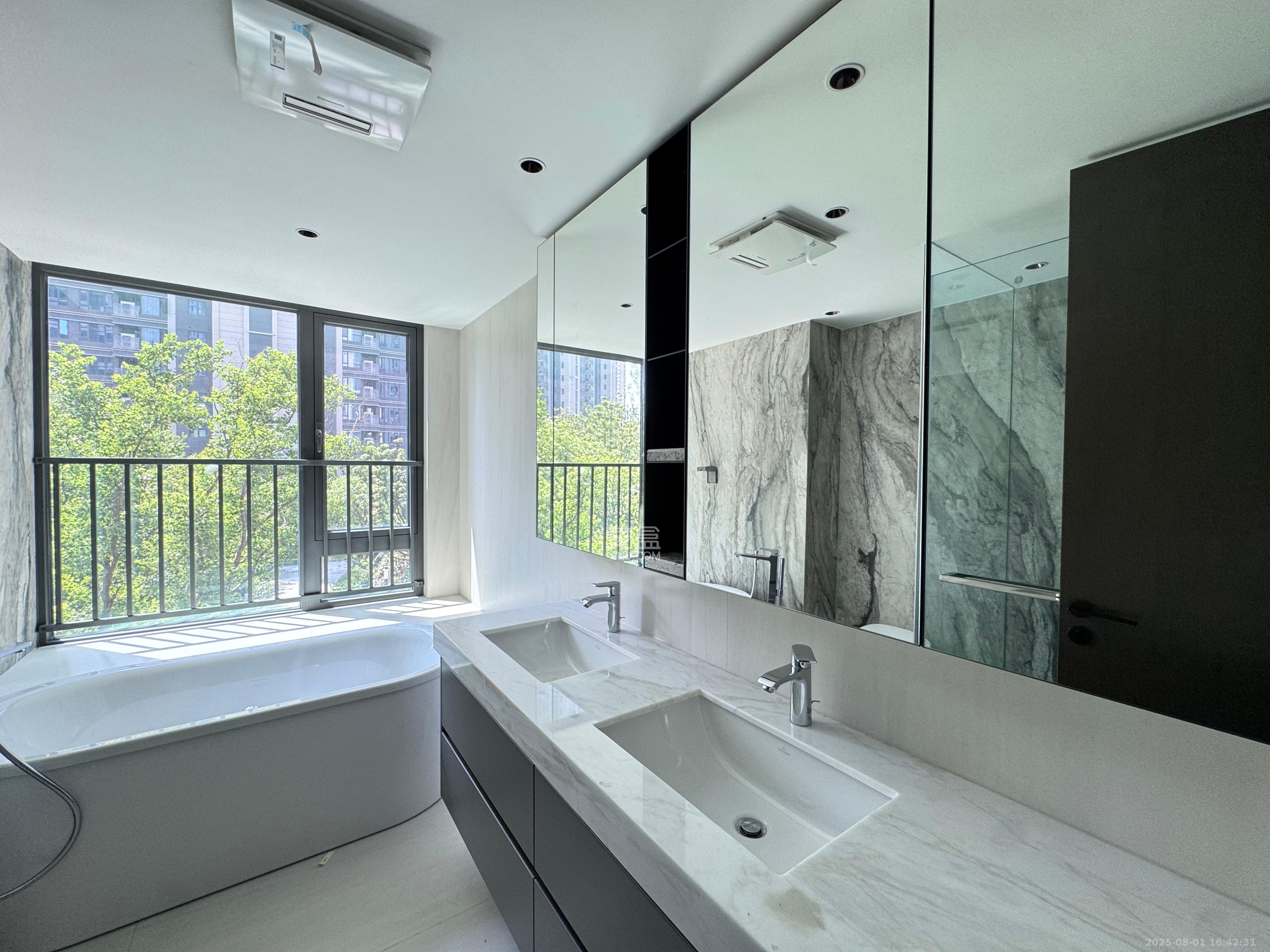 中海阅湘台  4室2厅3卫    11000.0元/月室内图