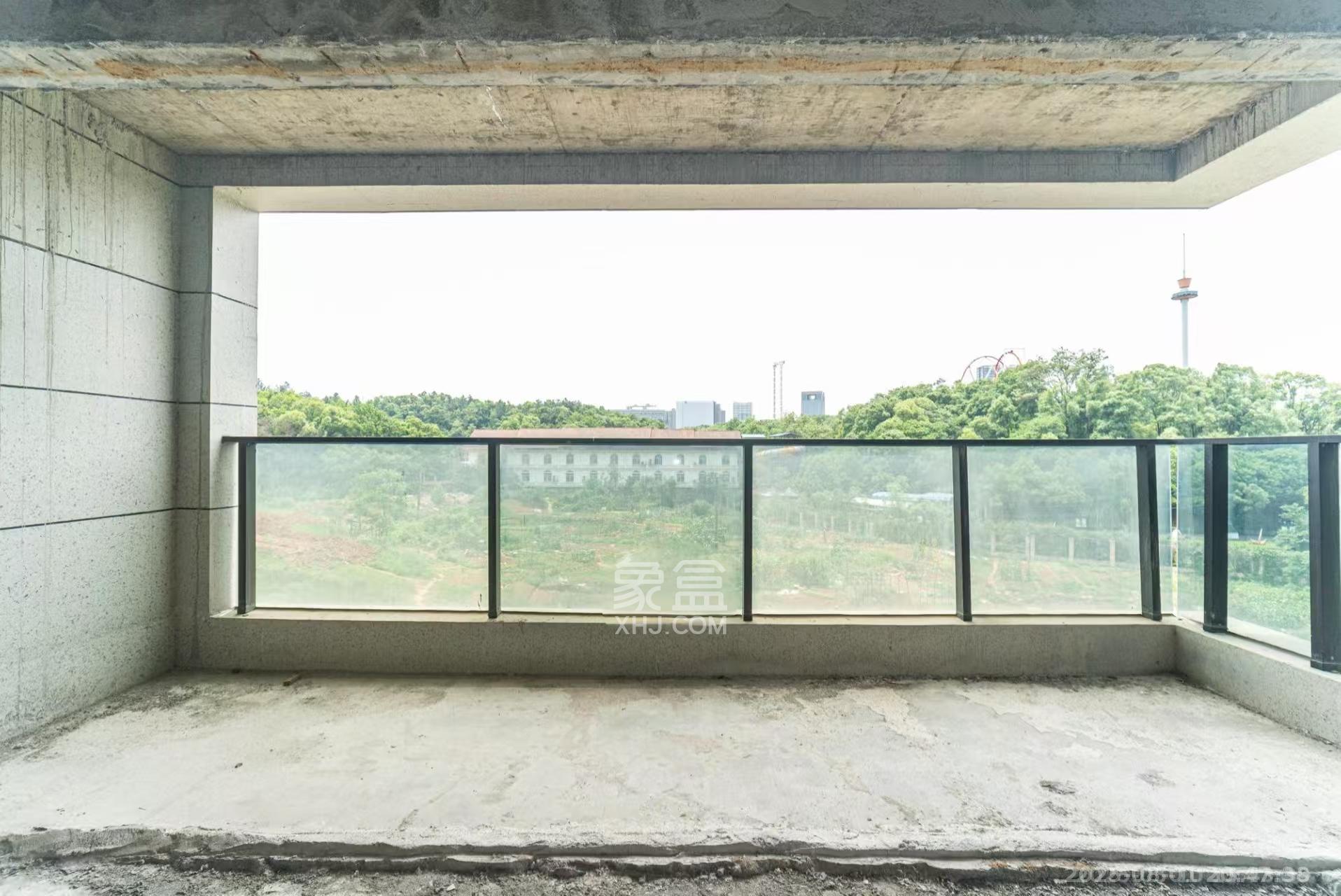 东原麓印长江C区  4室2厅2卫   328.00万阳台