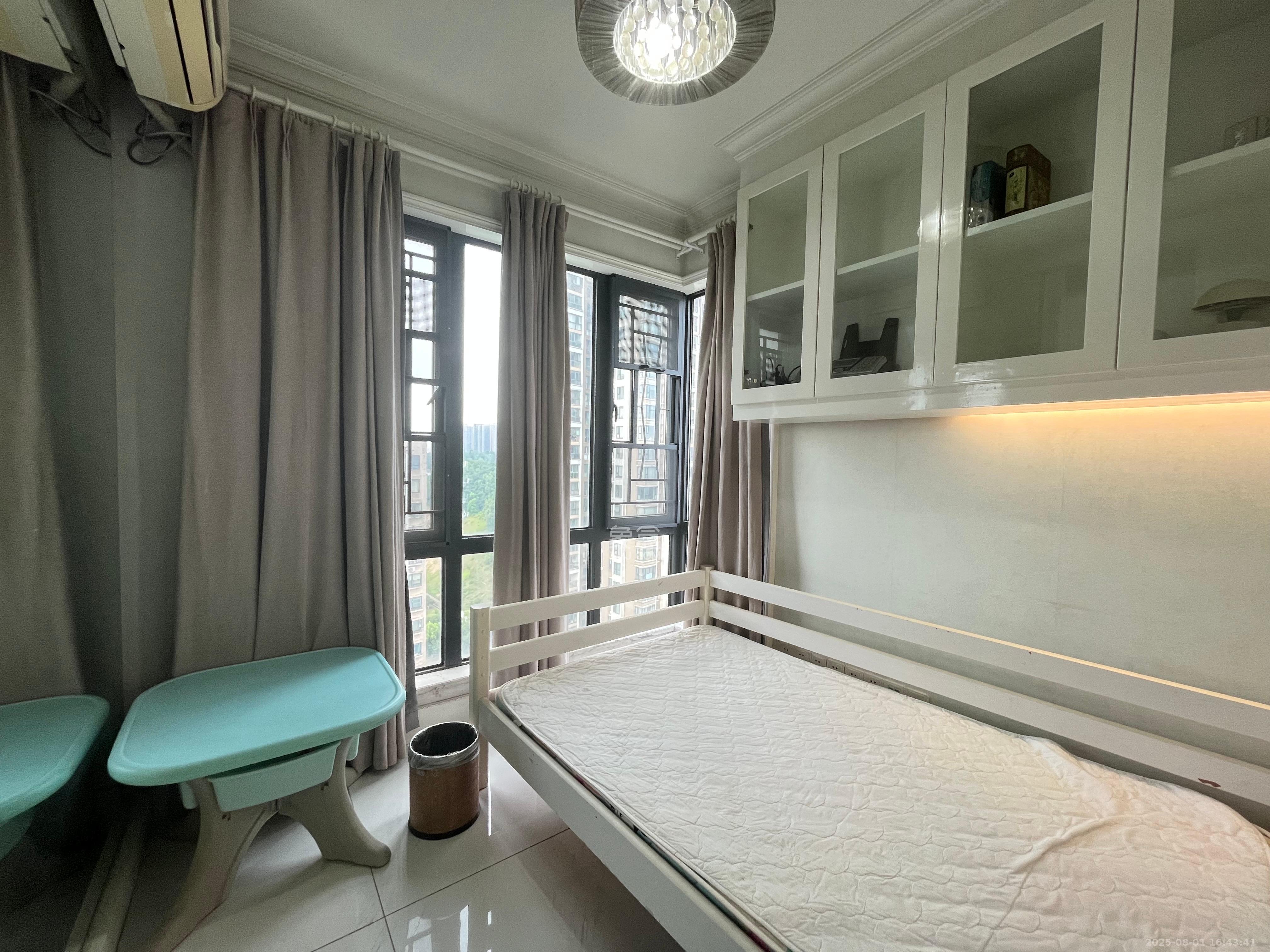 藏珑湖上国际花园  4室2厅2卫    6000.0元/月室内图