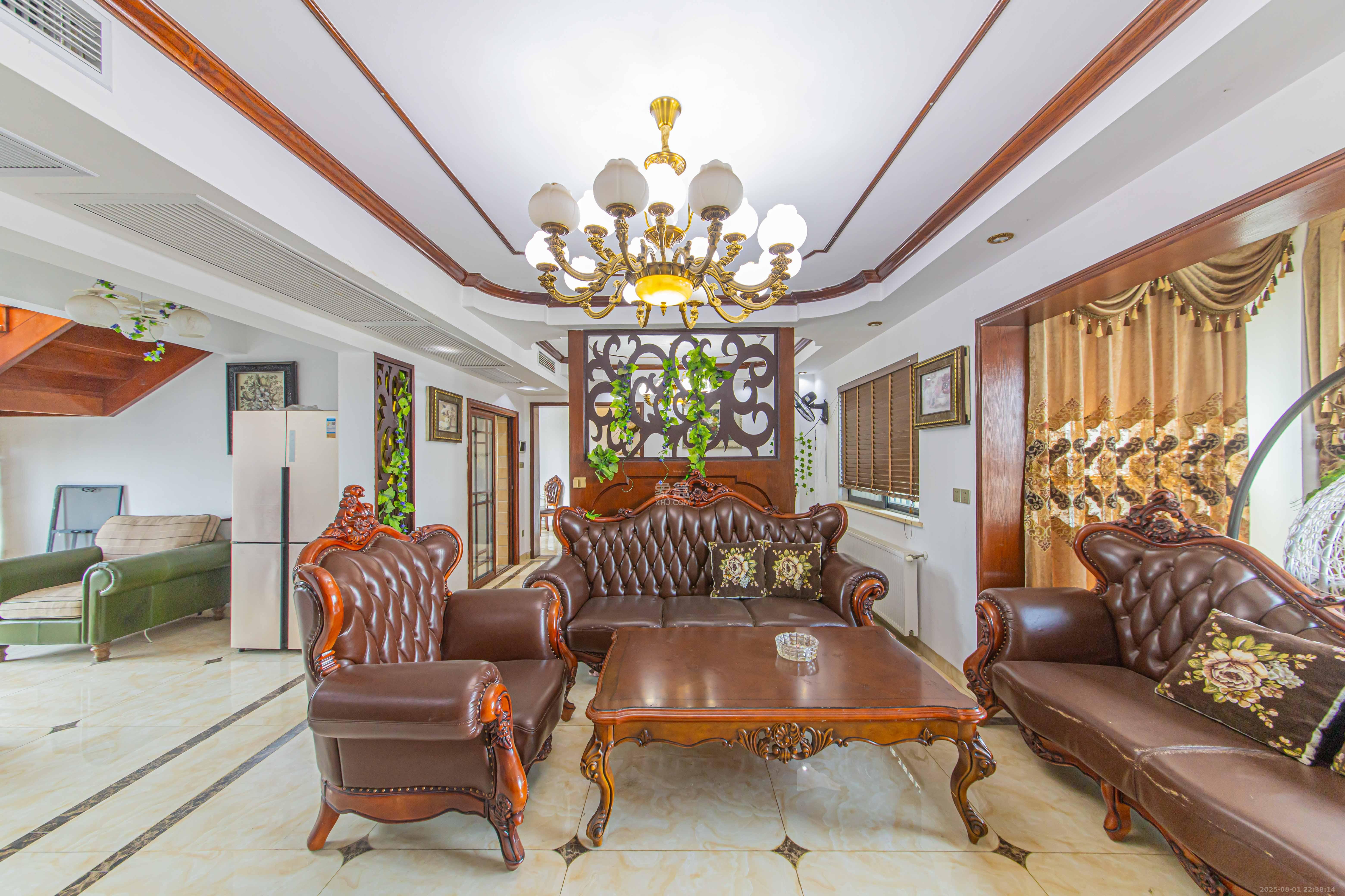 九峰远见 6室3厅4卫 266.0万 九峰远见 6室3厅4卫 266.0万客厅