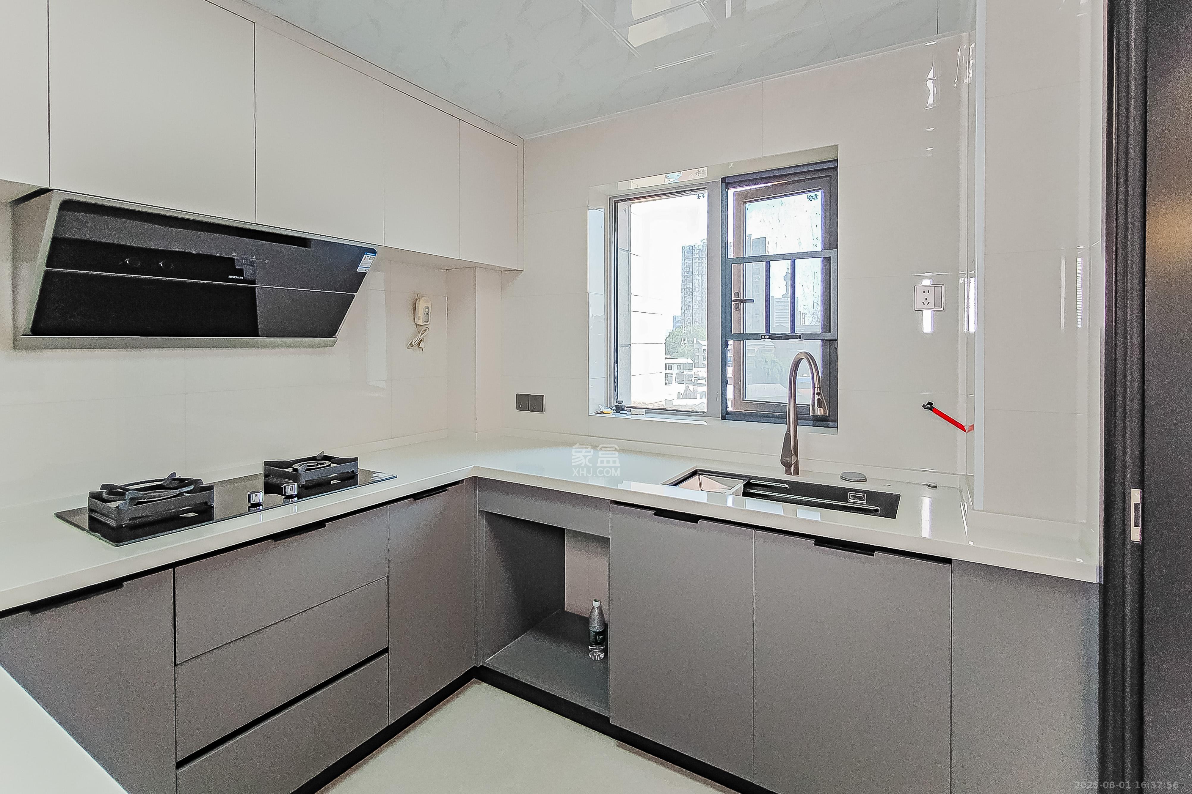 保利国际广场  3室2厅2卫    259.0万厨房