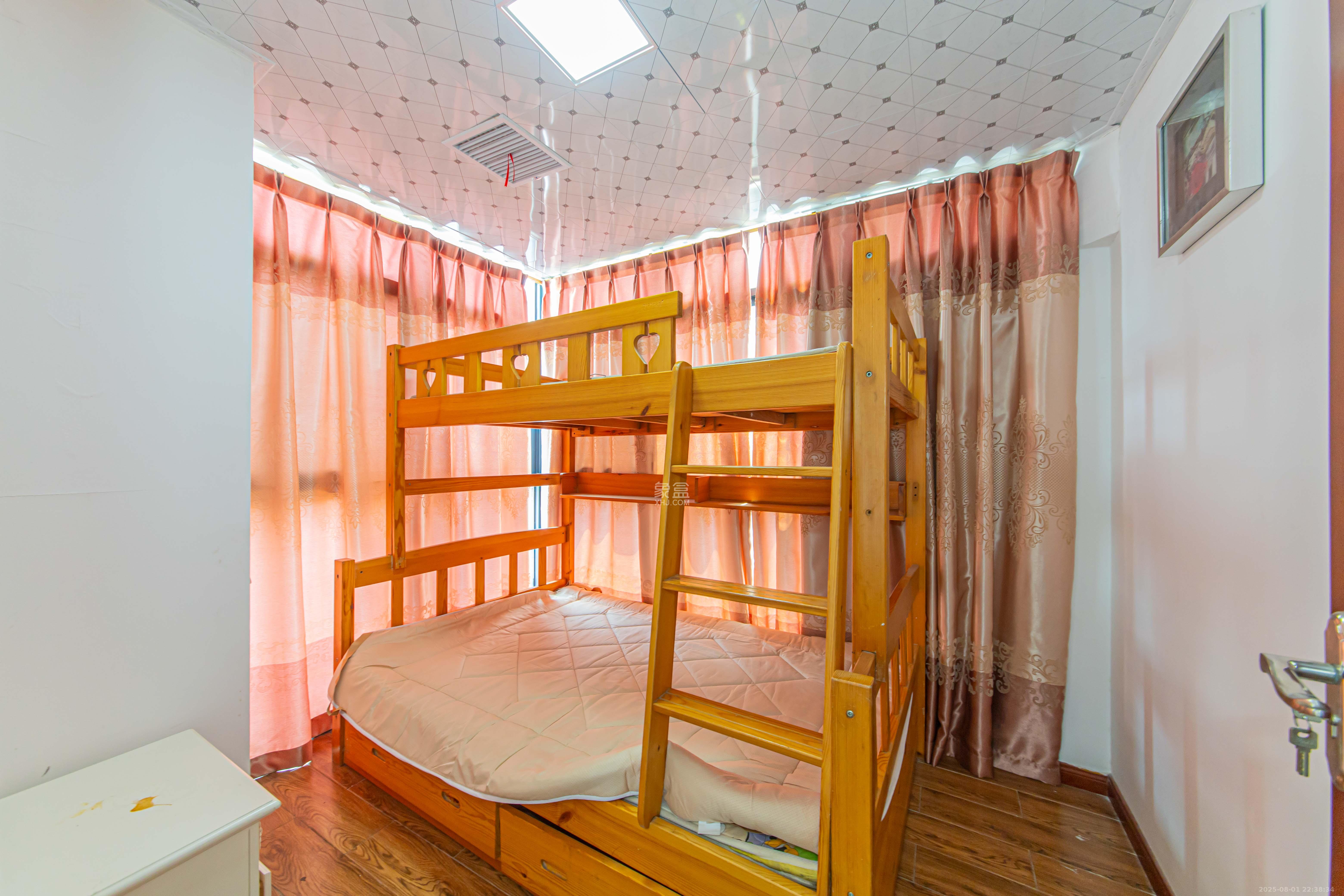 九峰远见 6室3厅4卫 266.0万 九峰远见 6室3厅4卫 266.0万卧室