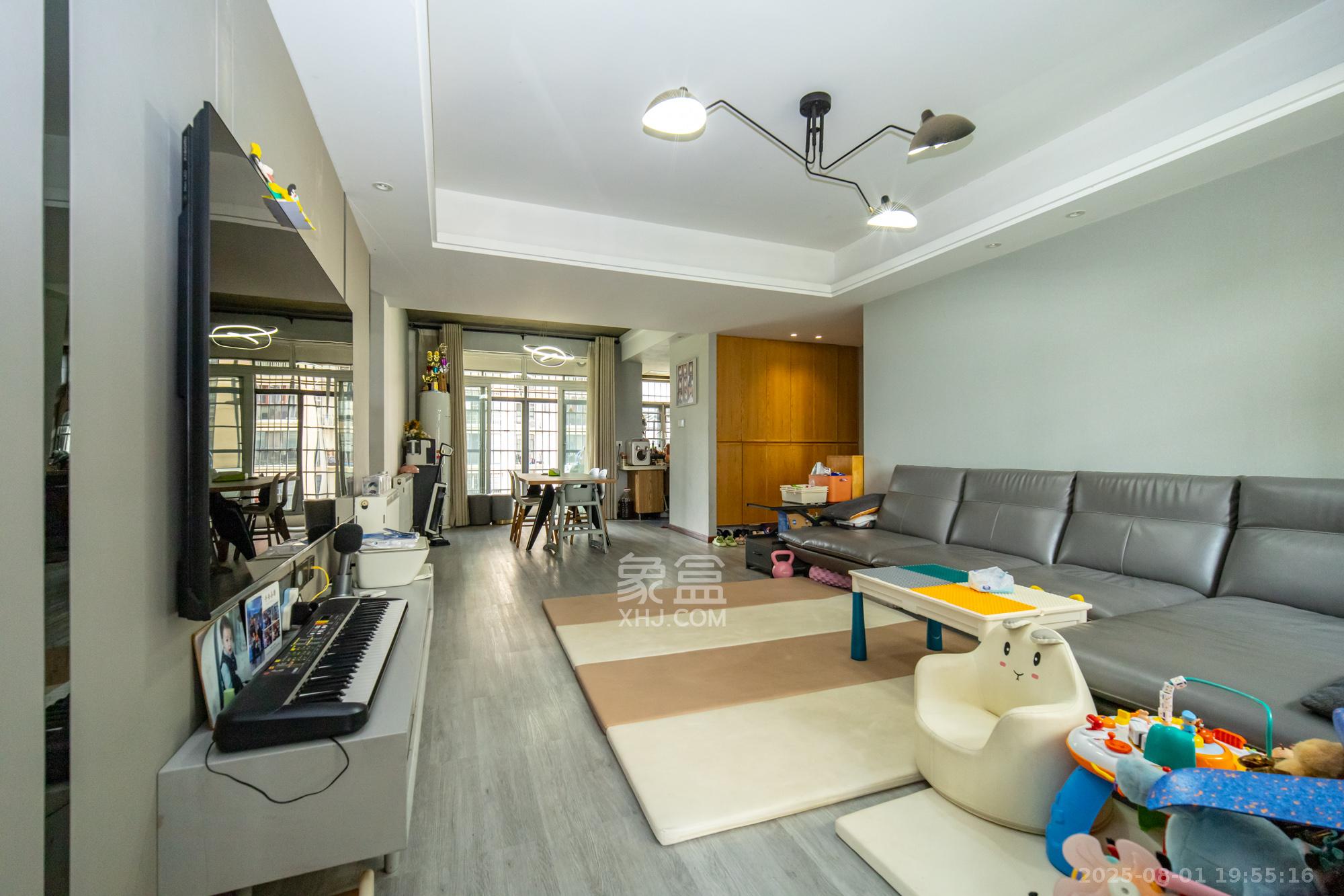 鹏基诺亚山林 3室2厅2卫 95.0万 鹏基诺亚山林 3室2厅2卫 95.0万客厅