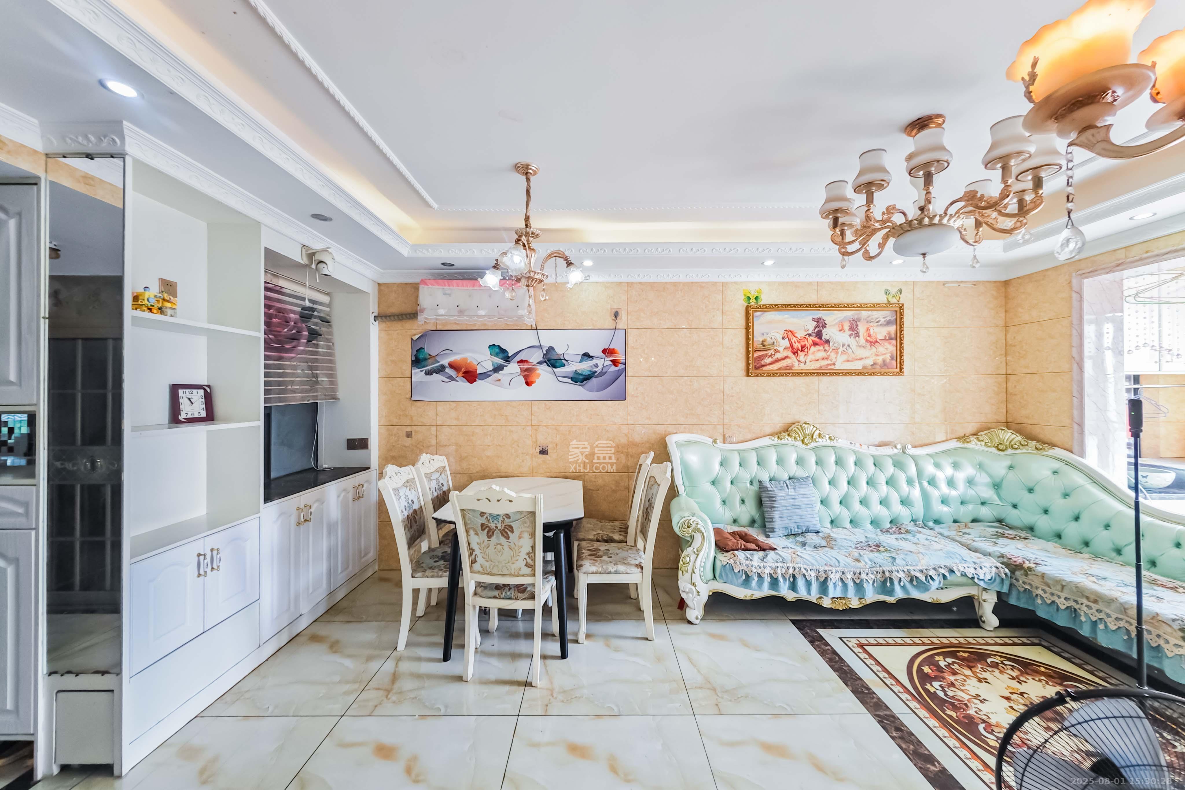 兴旺正佳广场(金石雅苑) 3室2厅1卫 106.0万 兴旺正佳广场(金石雅苑) 3室2厅1卫 106.0万客厅