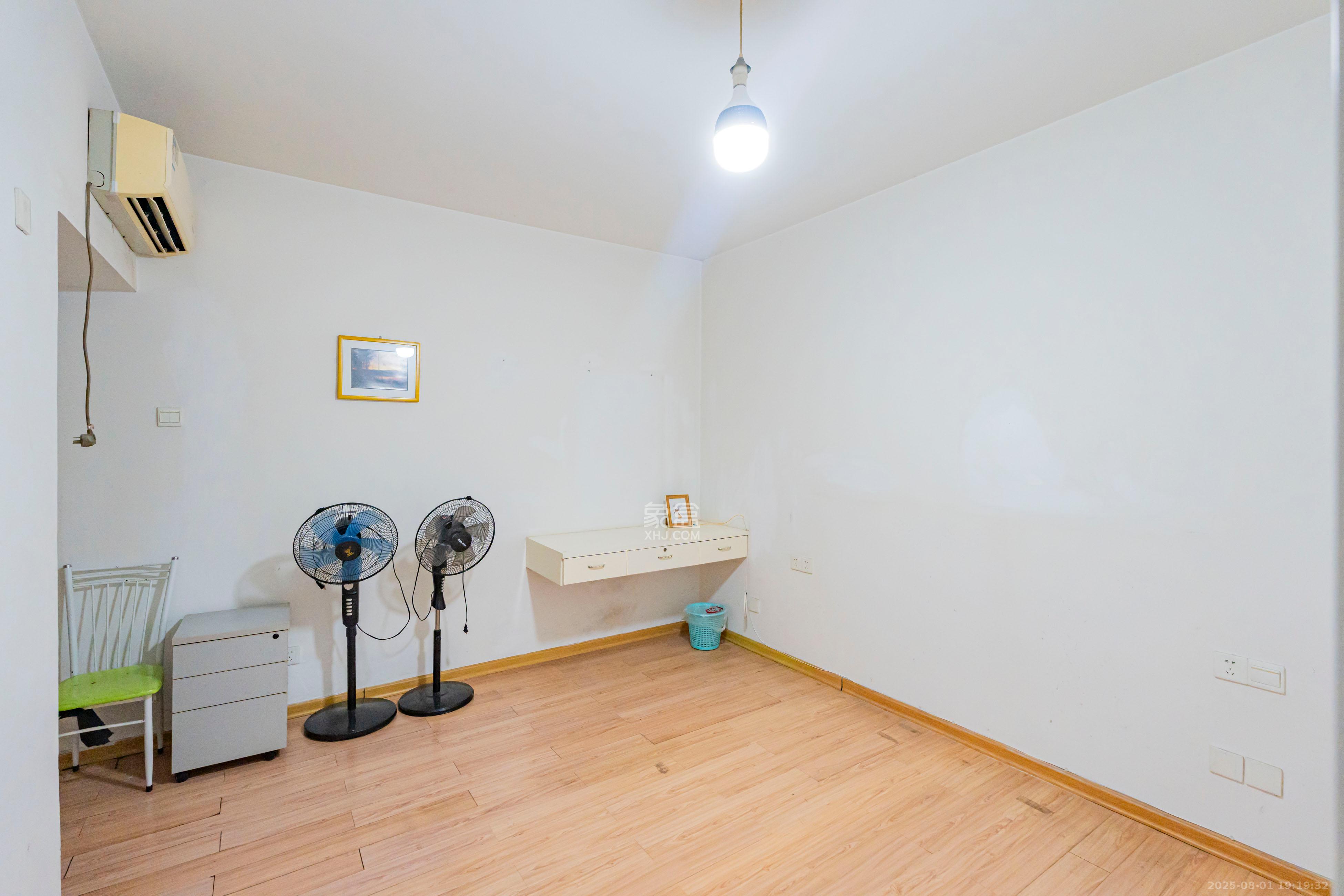 天健芙蓉盛世一期 3室2厅1卫 118.0万 天健芙蓉盛世一期 3室2厅1卫 118.0万卧室