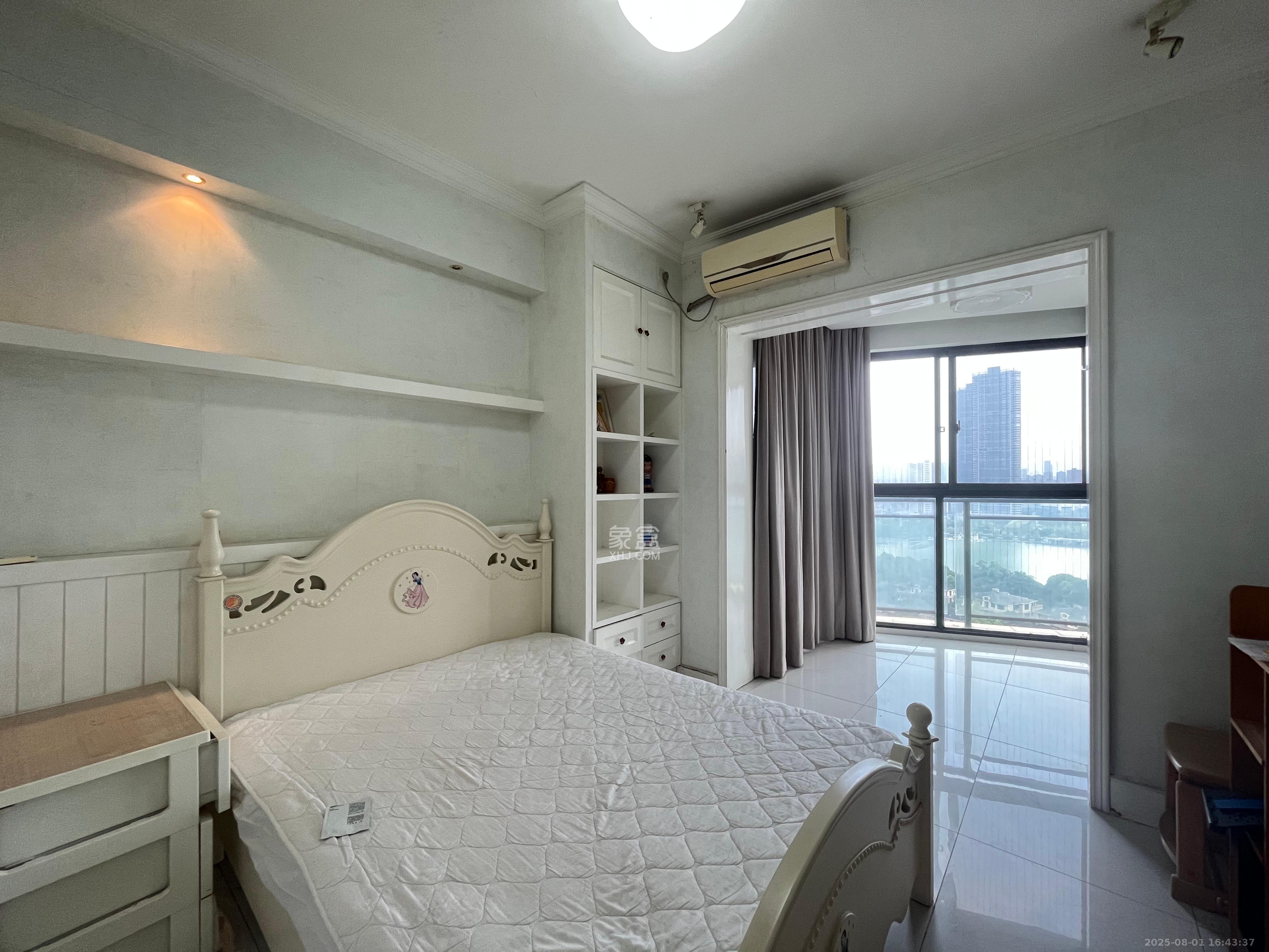 藏珑湖上国际花园 4室2厅2卫 6000.0元/月 藏珑湖上国际花园 4室2厅2卫 6000.0元/月室内图