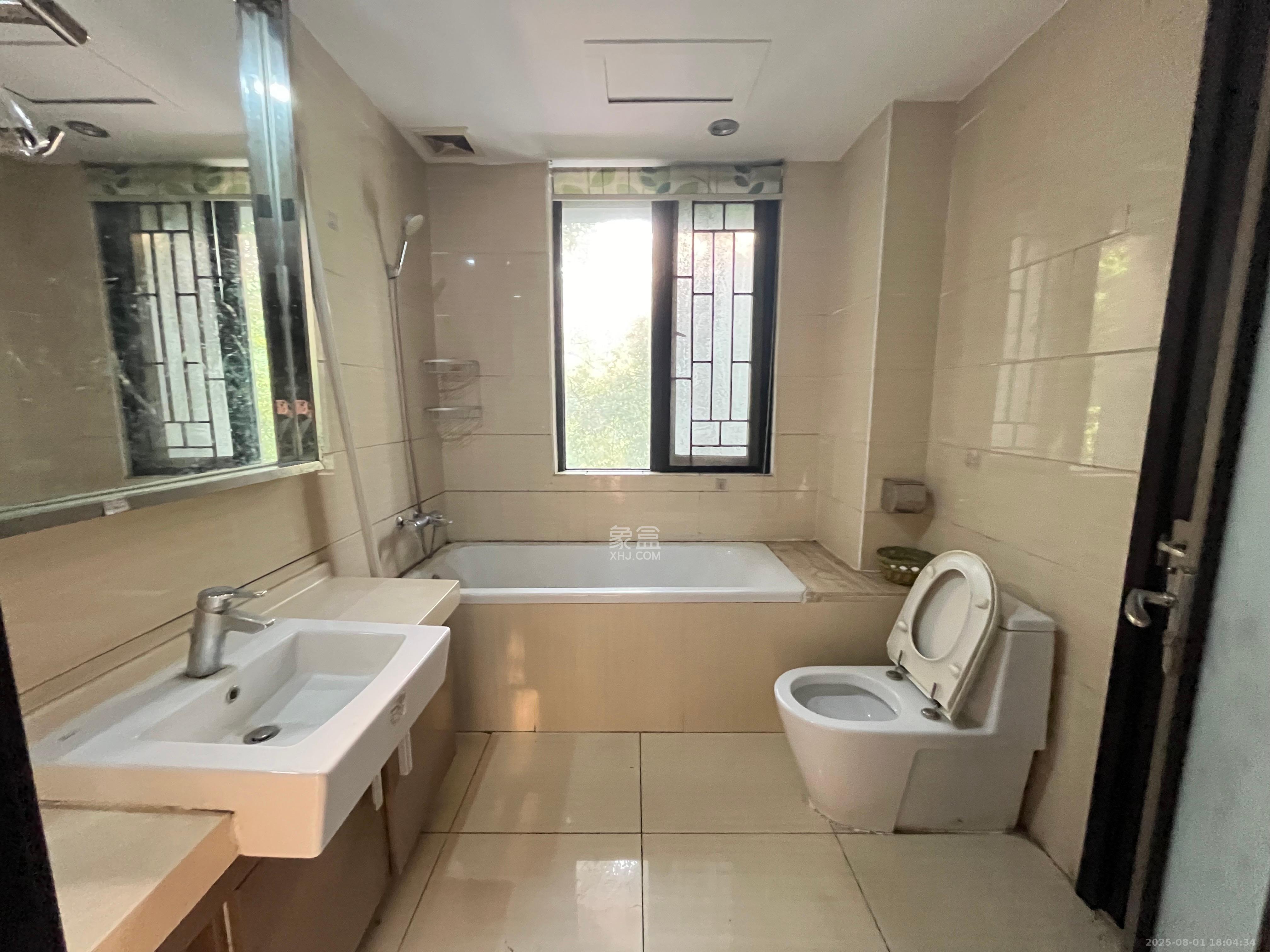 阳光100三期 4室2厅2卫 3500.0元/月 阳光100三期 4室2厅2卫 3500.0元/月室内图