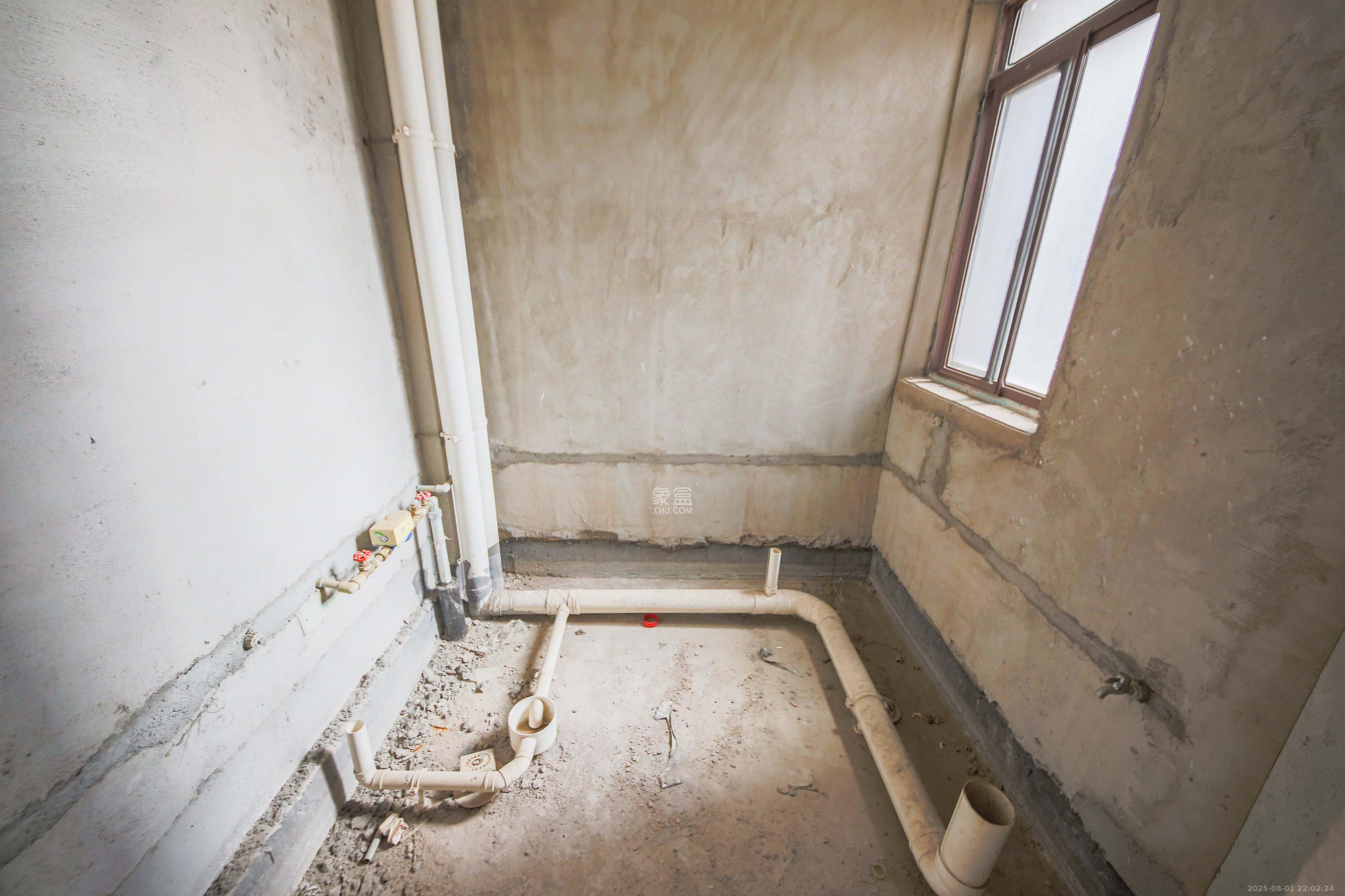 HC新城（建工集团单位房）  1室0厅0卫    200.0万卫生间