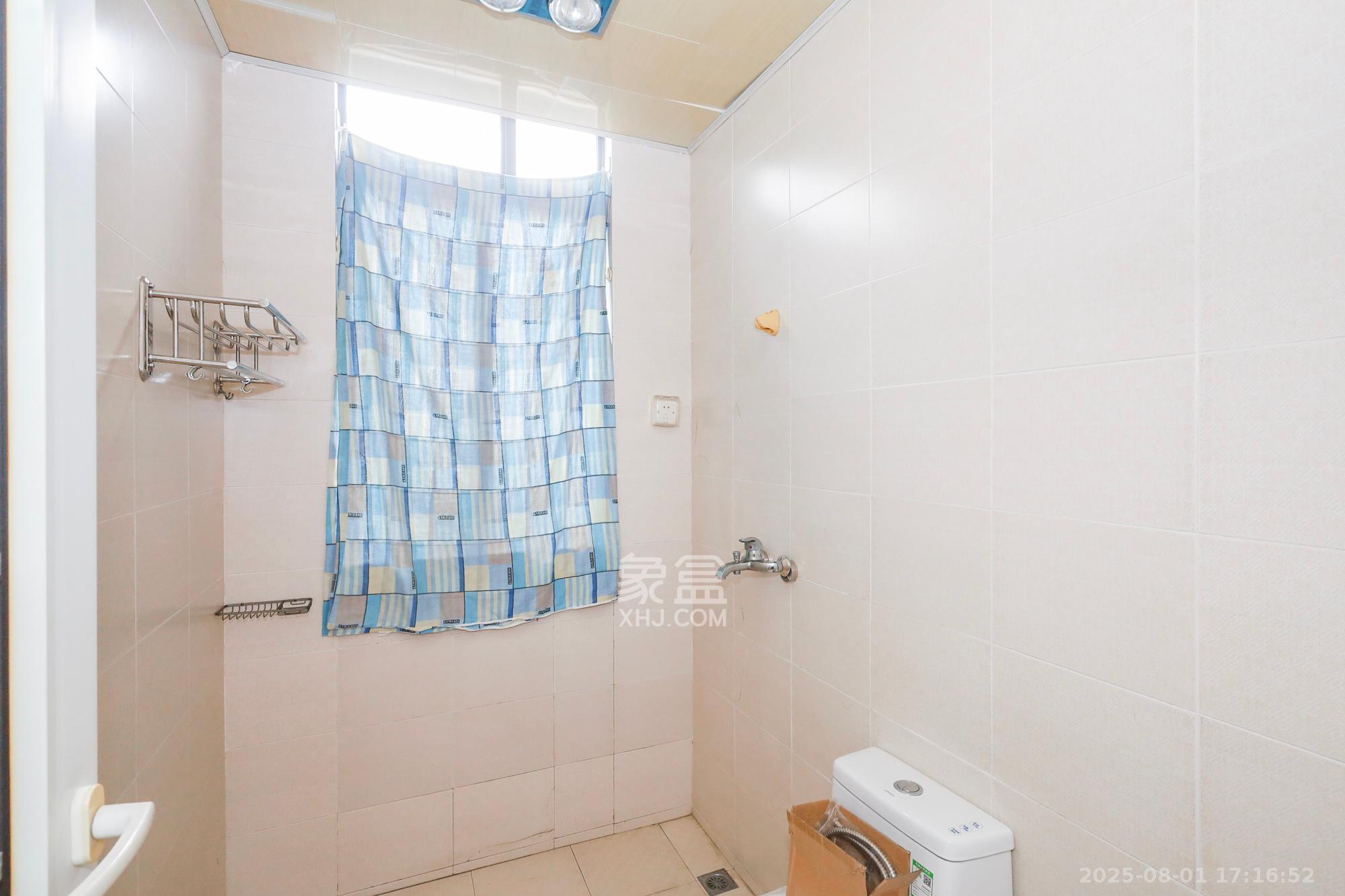 枫林绿洲  4室2厅2卫    128.0万卫生间