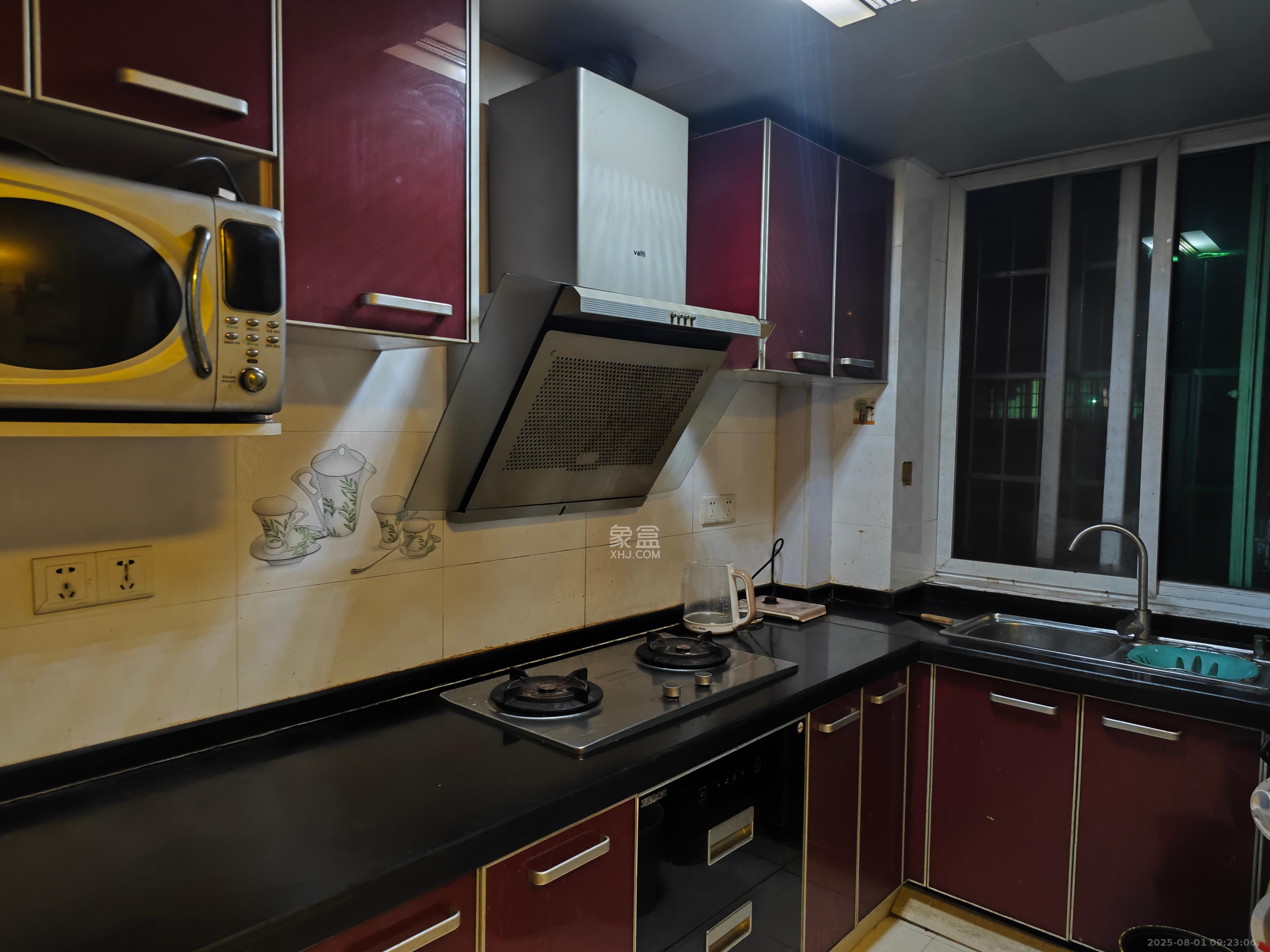 恩瑞麓山名园（龙王港小区）  4室2厅2卫    3000.0元/月室内图