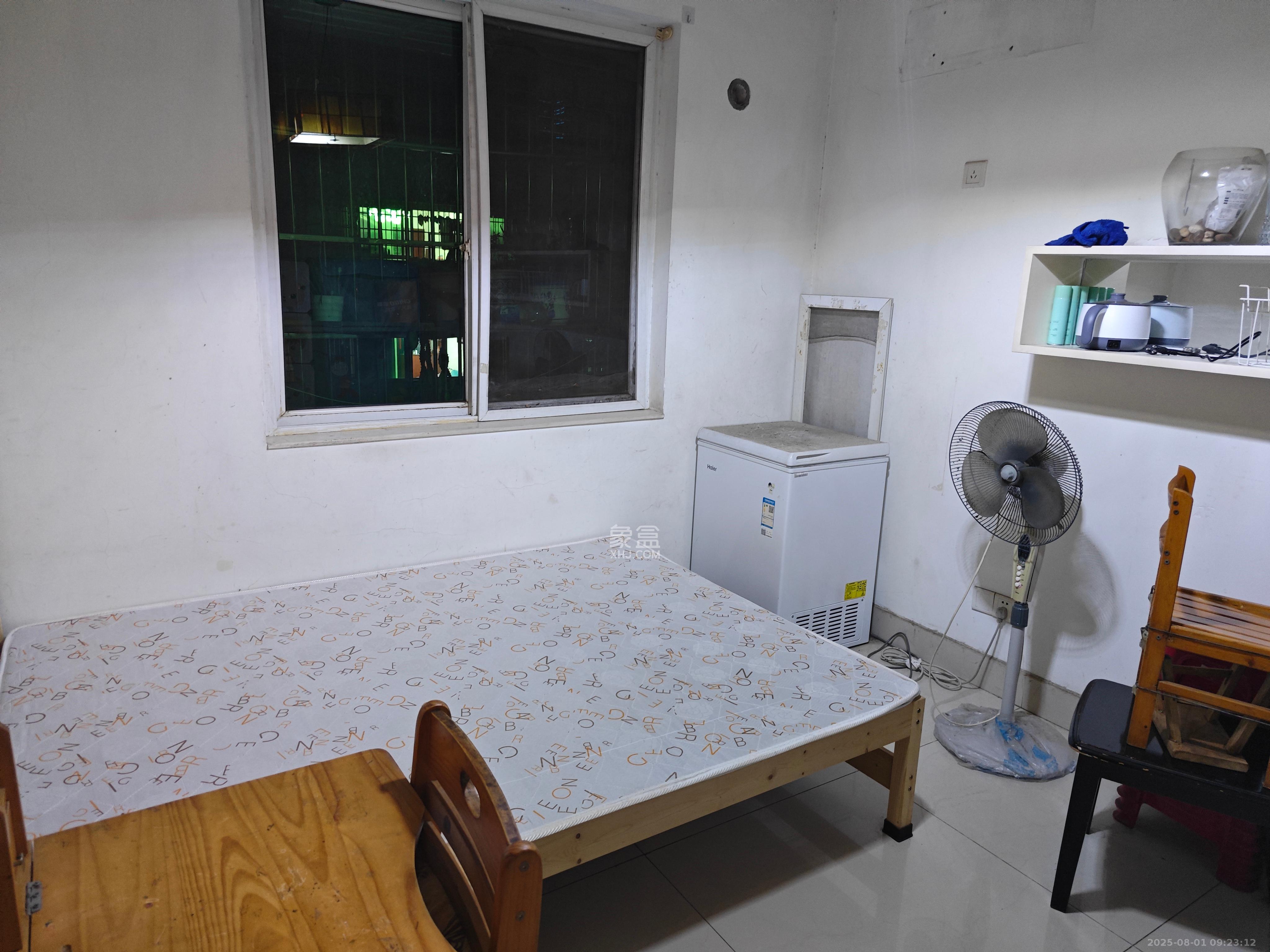 恩瑞麓山名园（龙王港小区）  4室2厅2卫    3000.0元/月室内图